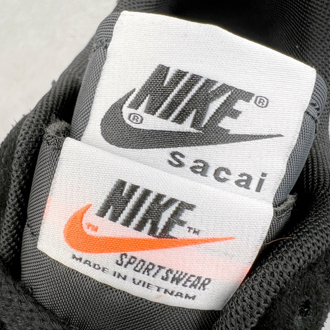 图片[16]-＃LJ渠道版 Sacai x NK VaporWaffle 联名款华夫3.0潮流休闲增高运动鞋 黑生胶配色 DD1875-001 毫无疑问圈内最强 高端零售首选 真正的匠心工艺 复刻圈巅峰产物 独家原厂航空铝磨具打造 五层分离组合底 全套原楦原纸版原鞋开模校对 全网最具灵魂的版型 原厂特供皮料卡色质感均保持原鞋一致 原装油墨Logo手工描漆 原装大底米色部分外尖内方 大底开口上翘弧度 后跟开口弧度高度原鞋一致 全鞋电脑针车 原厂鞋舌织唛标 原盒原配 中文合格证质保卡 尺码：36 36.5 37.5 38 38.5 39 40 40.5 41 42 42.5 43 44 44.5 45 46-选品中心