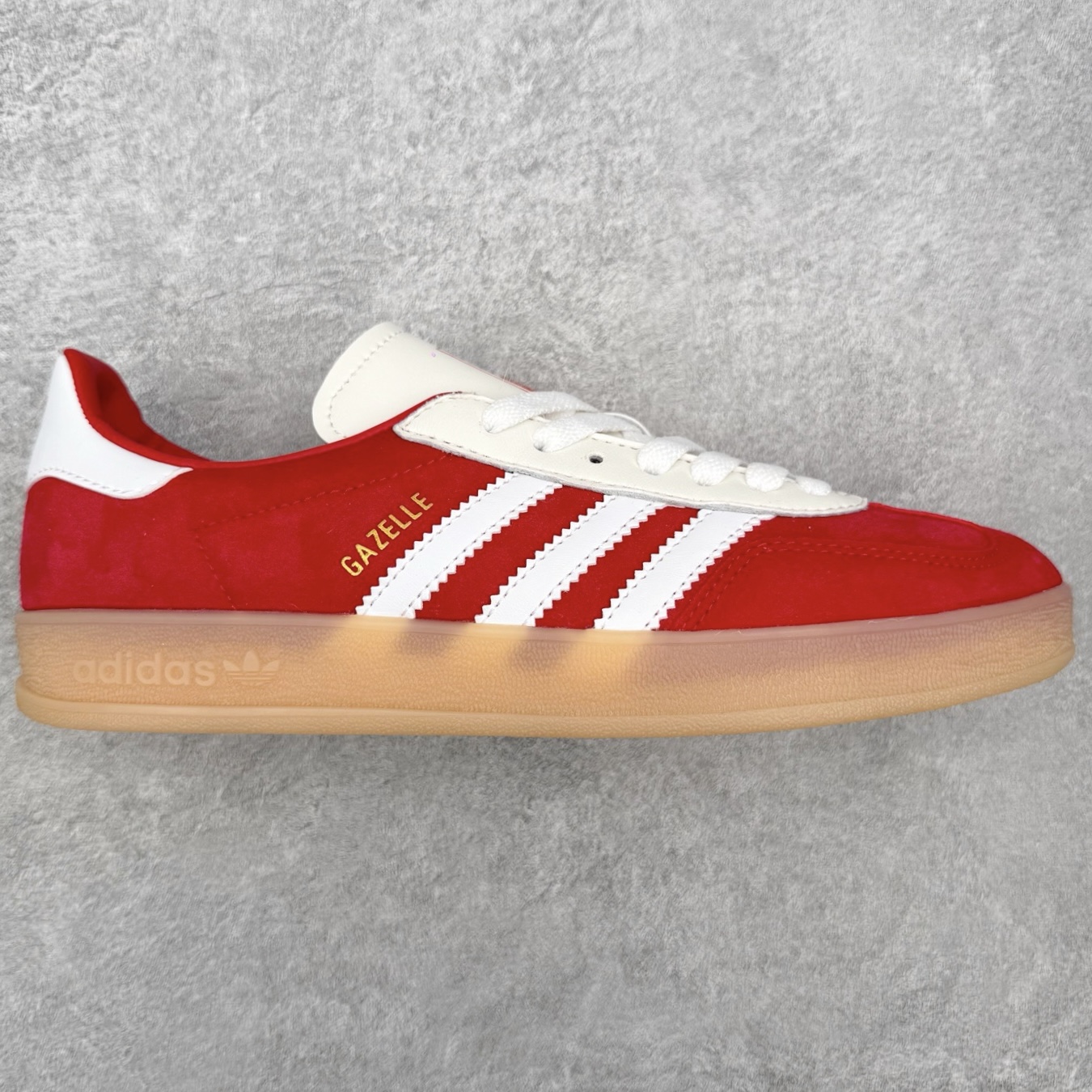 AD Gazelle Indoor Trainers 羚羊内训系列低帮复古百搭休闲运动德训风板鞋 IH9652 90年代经典的复刻版！自60年代以足球训练鞋面世以来,Gazelle就以其经典设计席卷全球。1991年版本的复刻,再造经典Gazelle。采用皮革打造,搭配浊色细节,让这款经典更加简约。尺码：36 36⅔ 37⅓ 38 38⅔ 39⅓ 40 40⅔ 41⅓ 42 42⅔ 43⅓ 44⅓ 44⅔ 45-选品中心