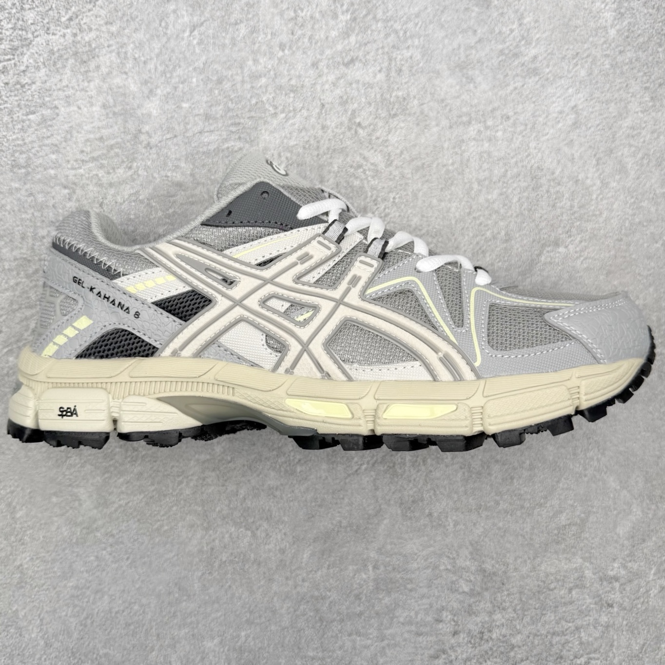 ＃XN ASICS GEL-KAHANA K8 亚瑟士越野跑步鞋抓地稳定运动鞋缓震耐磨跑鞋 欧美外贸特供批次 全网最全系列配色 GEL-KAHANA系列为实用级越野跑鞋 融合机能和户外潮流强势回归 核心科技GEL内置于后跟 配合SPEVA弹性中底 减轻落地时地面对脚部的冲击力 中底内侧DYNAMIC DUOMAX 双密度防倾斜装置和中足补强结构 以及后跟几何形状构造 多方面支撑保护 AHAR耐磨橡胶大底 配合沟槽纹路设计 增强抓地力 后足GEL缓冲系统 减轻冲击时的冲击 实现平稳过渡 Trusstic系统 减少鞋底的重量 同时保留了鞋子结构的完整性 尺码：36 37 37.5 38 39 39.5 40 40.5 41.5 42 42.5 43.5 44 44.5 45-选品中心