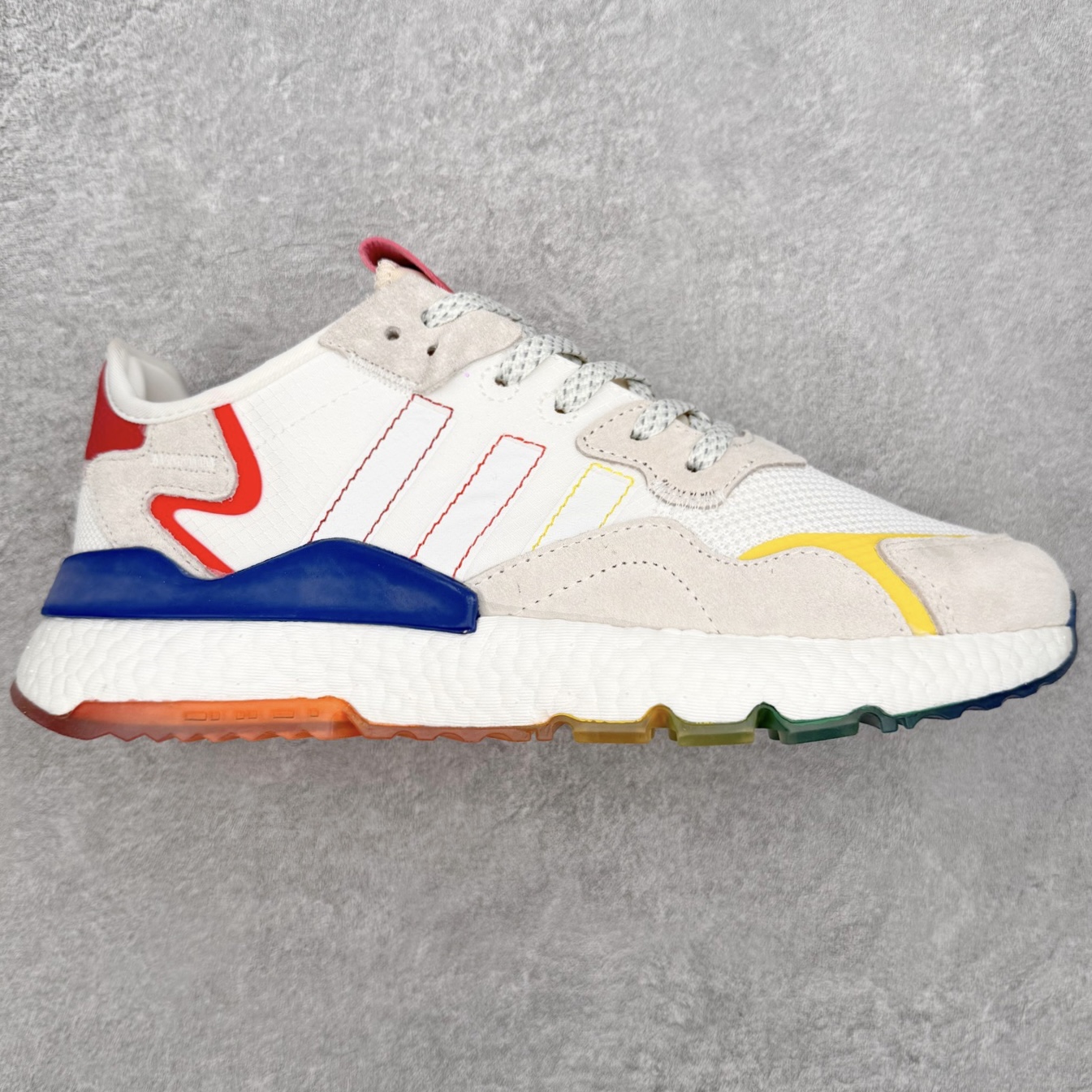 AD originals Nite Jogger Pride 夜行者减震耐磨低帮反光复古休闲百搭运动跑鞋 原厂材料 原厂大底 原装工艺 原鞋一致 记忆海绵 鞋眼使用原鞋一致电绣加针车工艺 后跟全部一致采用原鞋工艺 四针六线进口机 区别市面三针五线 头层皮打造 原厂流水标 3D喷漆 瞄漆 私家独模 网布搭配麂皮拼接打造鞋面 极具复古风格鞋头及鞋跟点缀3M反光设计 极为亮眼中底采用全掌Boost科技 厚度相当可观 脚感极佳 尺码：36 36⅔ 37⅓ 38 38⅔ 39⅓ 40 40⅔ 41⅓ 42 42⅔ 43⅓ 44 44⅔ 45-选品中心