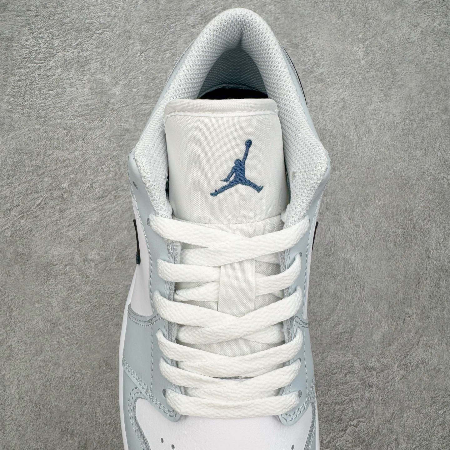 Air Jordan AJ1 Low 低帮 浅蓝白 -400 终端优势供应 市面中低帮最具代表性版本没有