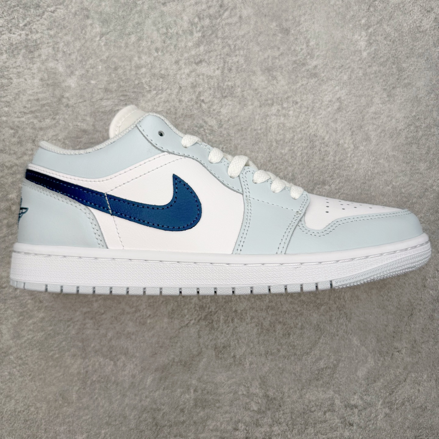 Air Jordan AJ1 Low 低帮 浅蓝白 -400 终端优势供应 市面中低帮最具代表性版本没有