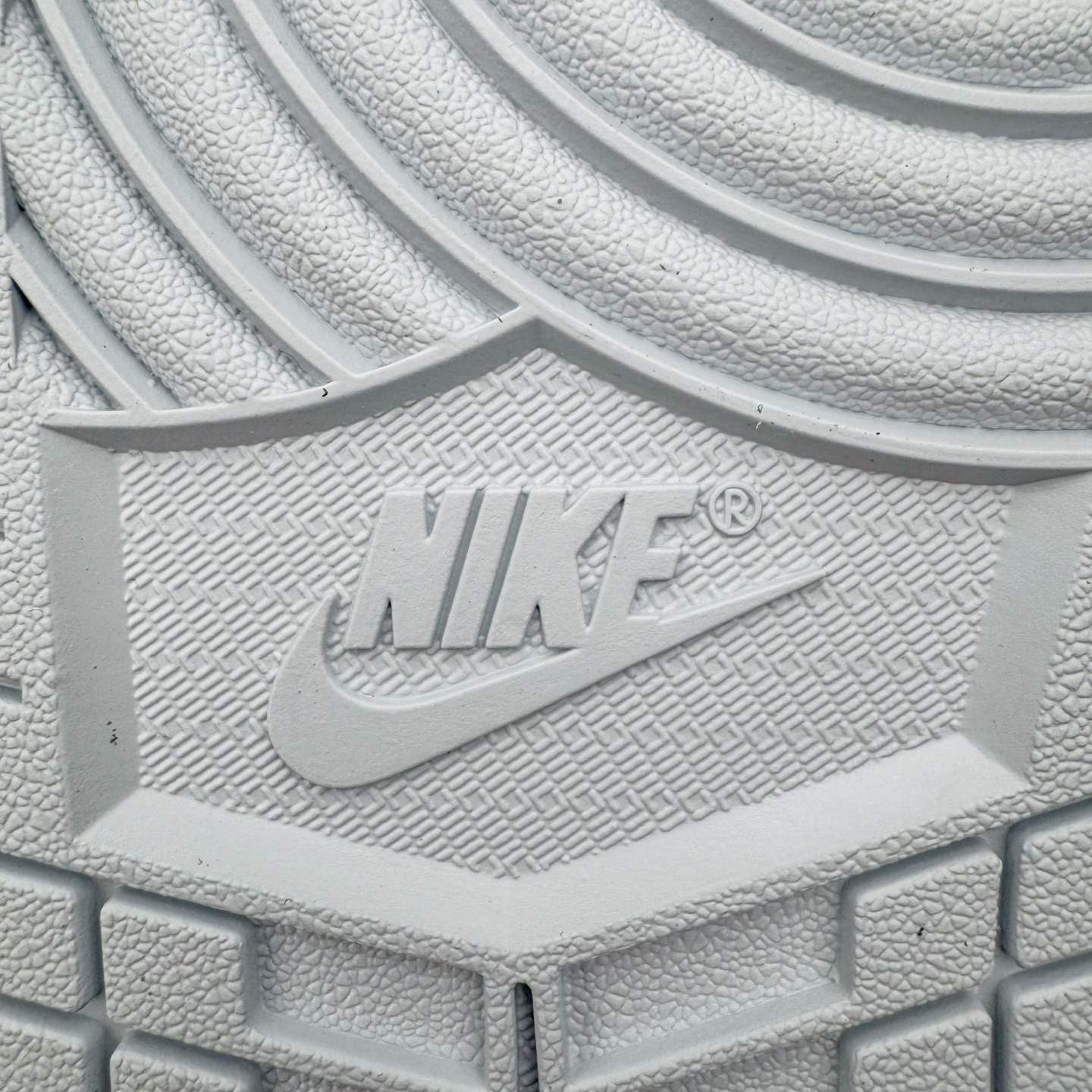Air Jordan AJ1 Low 低帮 浅蓝白 -400 终端优势供应 市面中低帮最具代表性版本没有