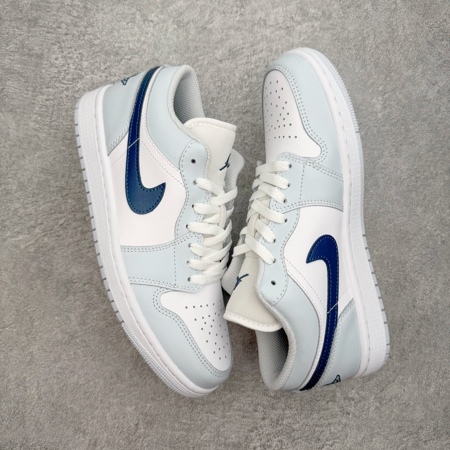 Air Jordan AJ1 Low 低帮 浅蓝白 -400 终端优势供应 市面中低帮最具代表性版本没有