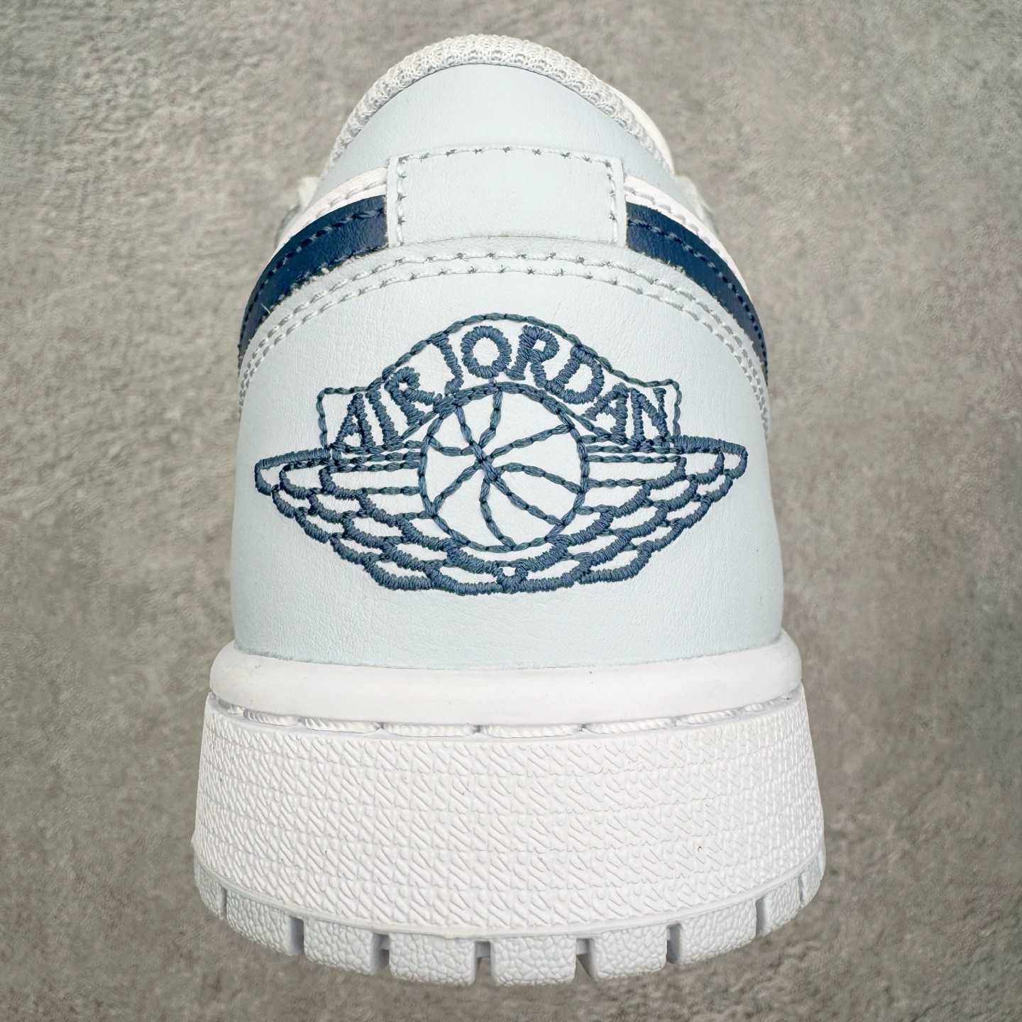 Air Jordan AJ1 Low 低帮 浅蓝白 -400 终端优势供应 市面中低帮最具代表性版本没有