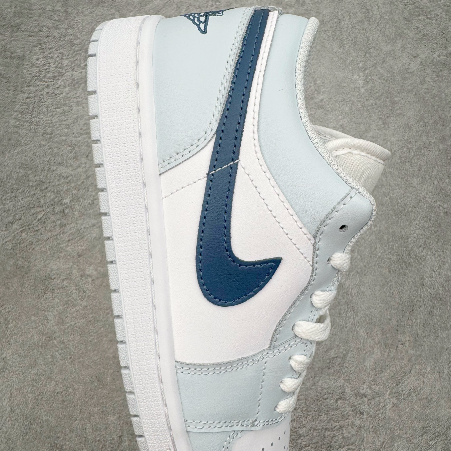 Air Jordan AJ1 Low 低帮 浅蓝白 -400 终端优势供应 市面中低帮最具代表性版本没有