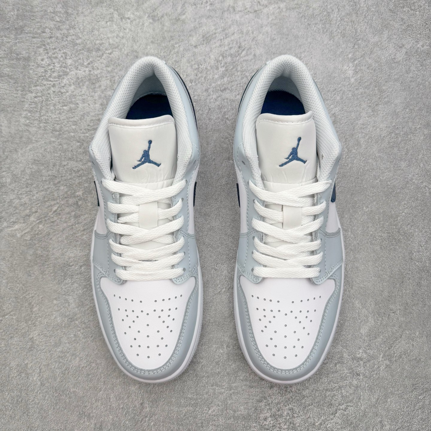Air Jordan AJ1 Low 低帮 浅蓝白 -400 终端优势供应 市面中低帮最具代表性版本没有