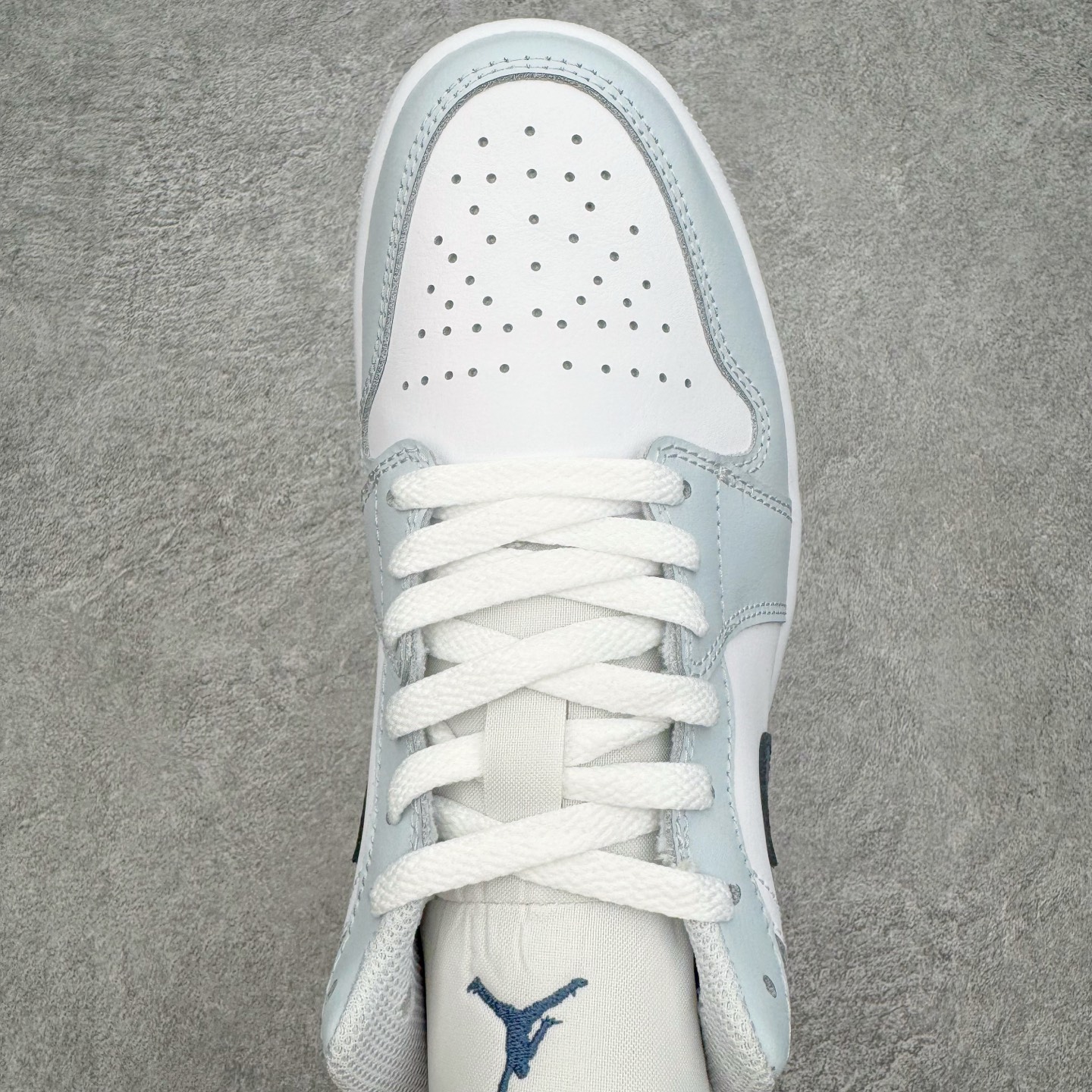 Air Jordan AJ1 Low 低帮 浅蓝白 -400 终端优势供应 市面中低帮最具代表性版本没有