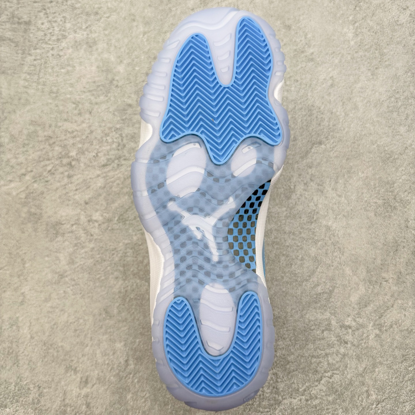 Air Jordan AJ11 Low 低帮 北卡蓝2025 FV5104-100 市场中端王者 耗时半