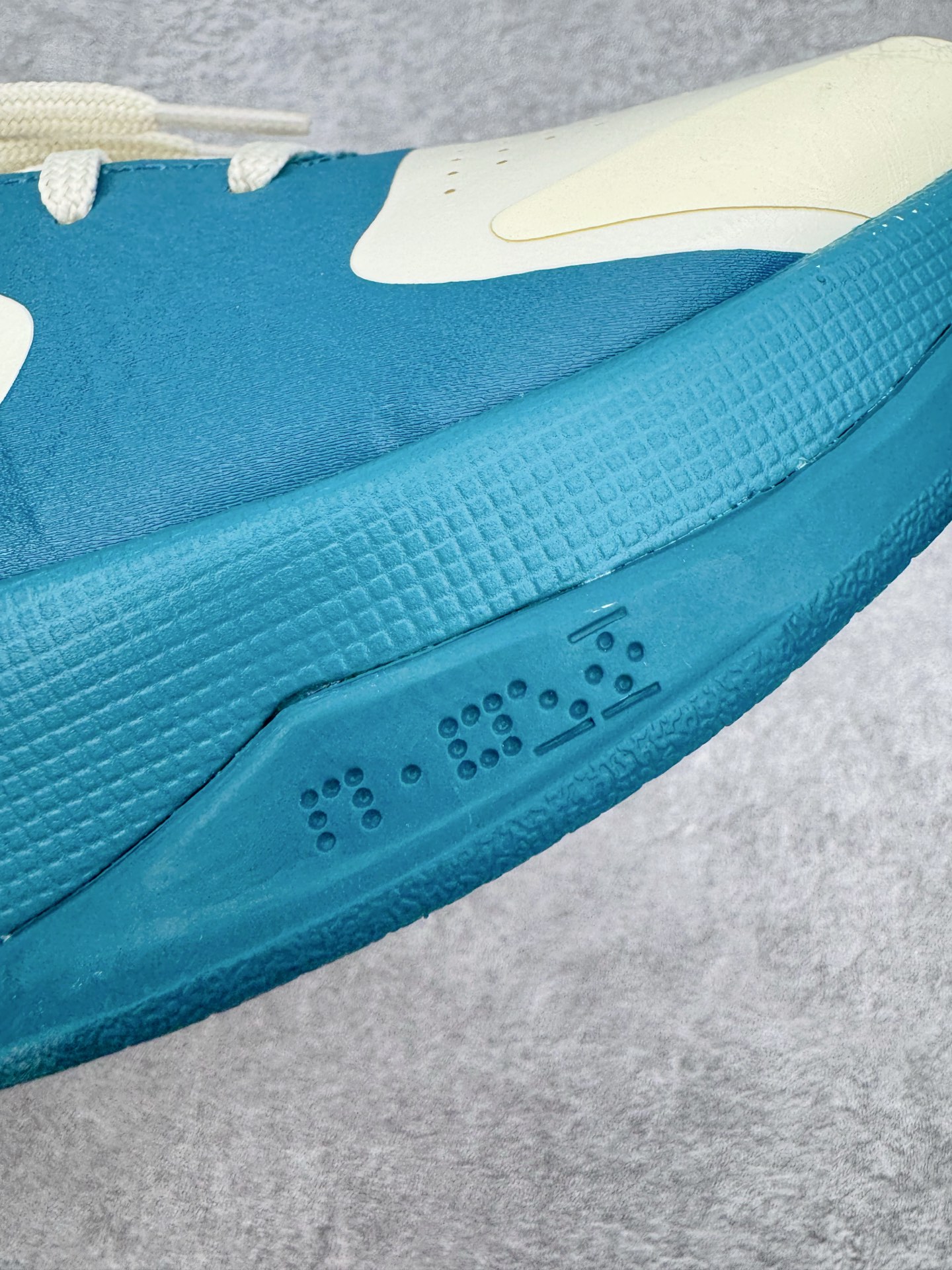 Caitlin Clark x NK Zoom Kobe ZK5 科比5代 克拉克联名 米白蓝 IZ18