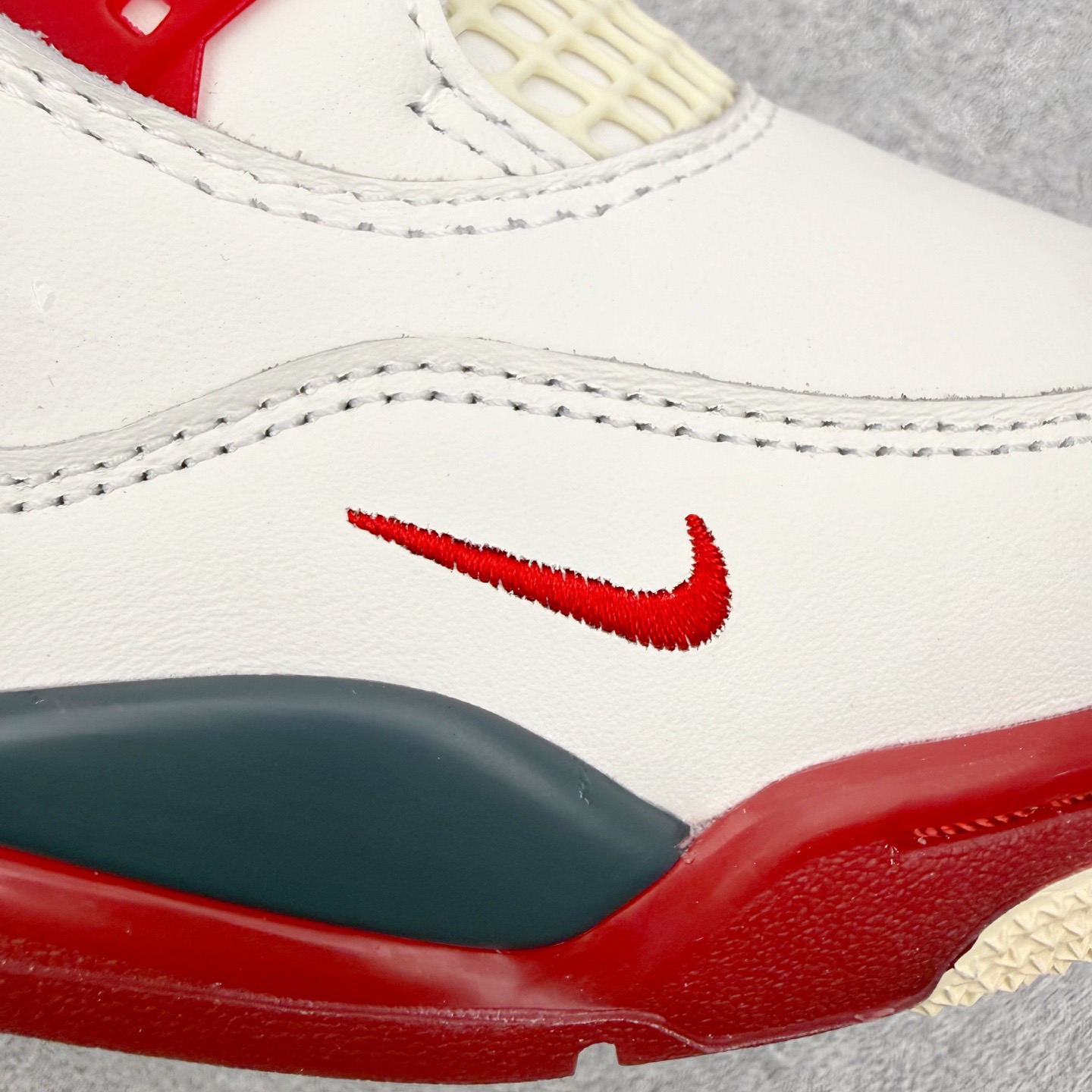 Nigel Sylvester x Jordan Air Jordan AJ4 联名白砖红 IQ8055