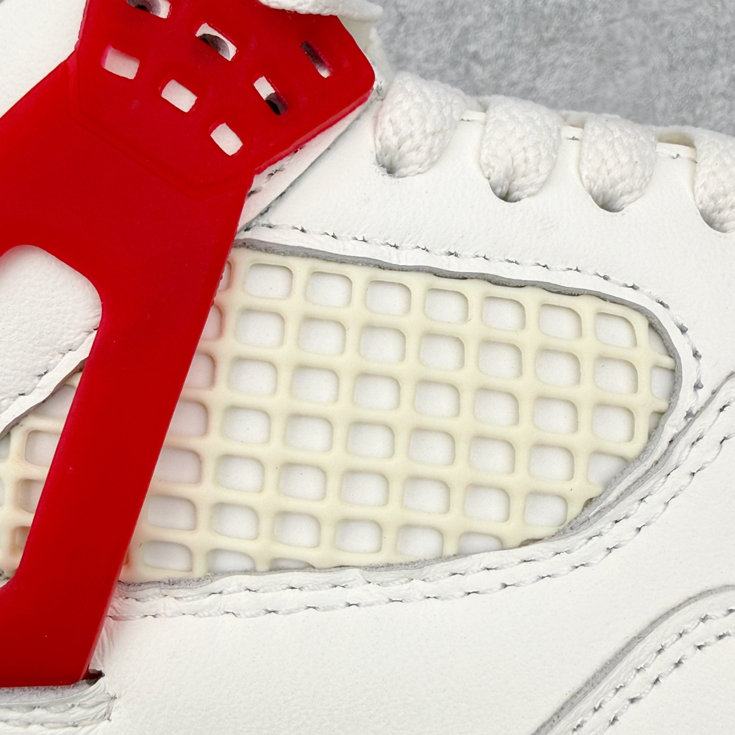 Nigel Sylvester x Jordan Air Jordan AJ4 联名白砖红 IQ8055