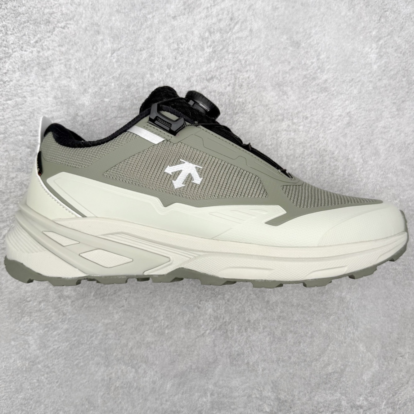 迪桑特DESCENTE Enerzite MTN SPRINT WIRE GTX 舒适通勤BOA 跑步鞋