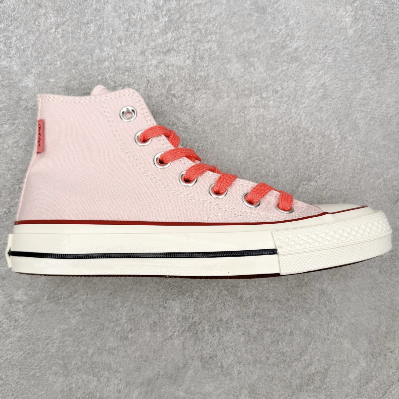 Converse Chuck 1970S SNL 樱花粉延续70s的经典鞋型工艺搭配粉色鞋面和橙色鞋带 