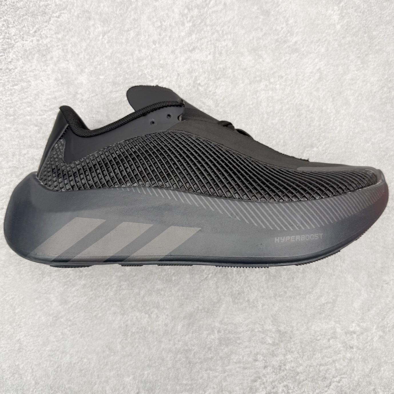 AD Hyperboost Edge 爆米花缓震舒适贴合跑步鞋 在 BOOST 之前冠以了 “HYPER