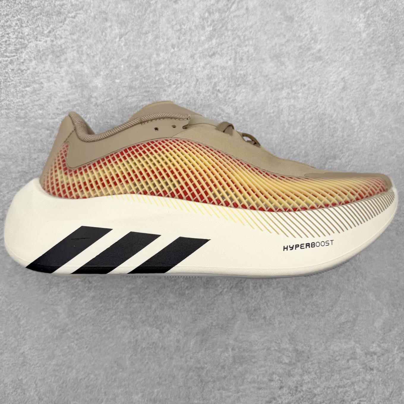 AD Hyperboost Edge 爆米花缓震舒适贴合跑步鞋 在 BOOST 之前冠以了 “HYPER