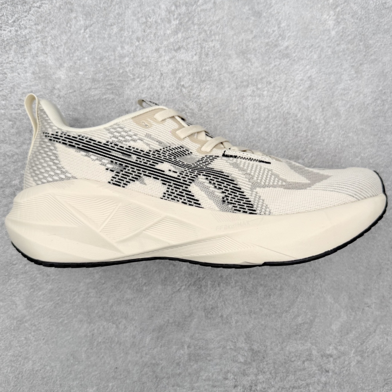 ＃XN ASICS NOVABLAST 5 舒适百搭低帮马拉松训练竞速跑步鞋 ASICS（亚瑟士）是日本