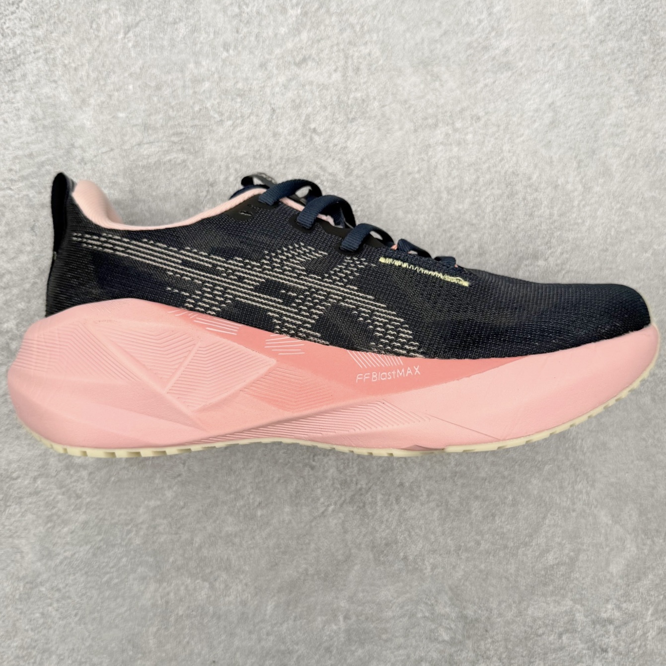 ＃XN ASICS NOVABLAST 5 舒适百搭低帮马拉松训练竞速跑步鞋 ASICS（亚瑟士）是日本