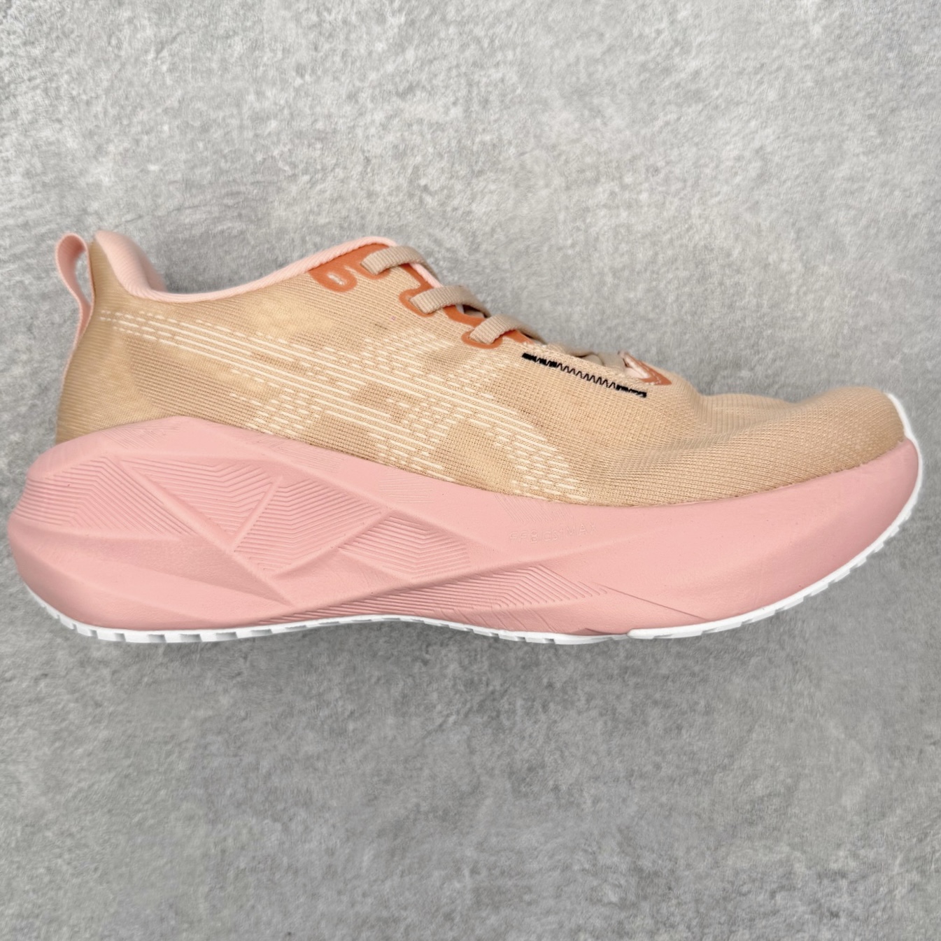 ＃XN ASICS NOVABLAST 5 舒适百搭低帮马拉松训练竞速跑步鞋 ASICS（亚瑟士）是日本