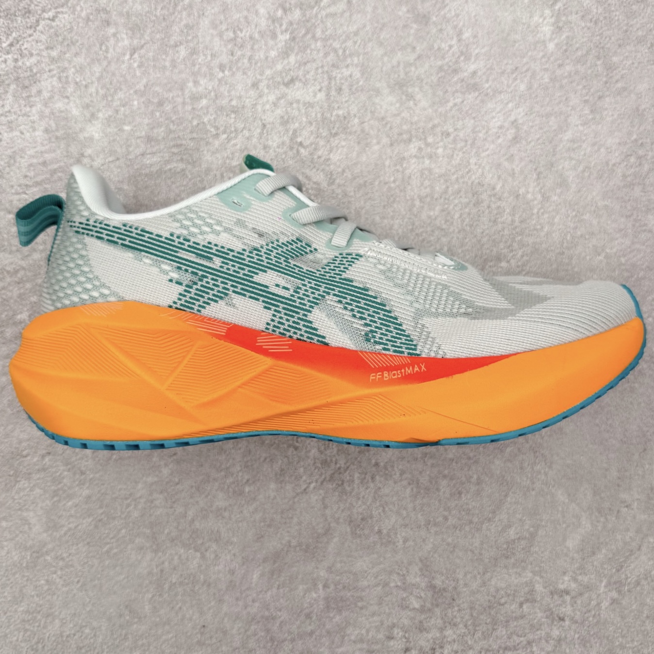 ＃XN ASICS NOVABLAST 5 舒适百搭低帮马拉松训练竞速跑步鞋 ASICS（亚瑟士）是日本