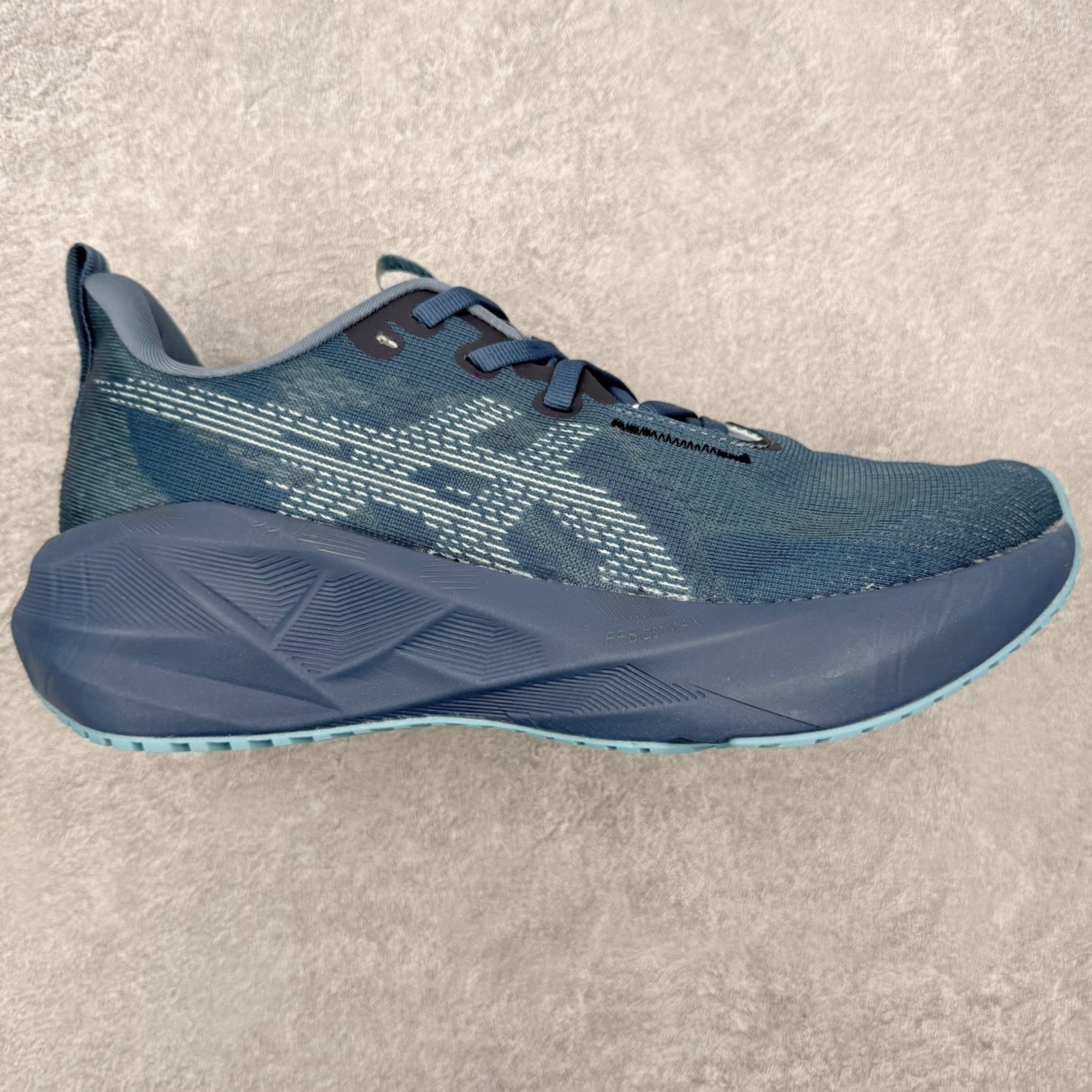 ＃XN ASICS NOVABLAST 5 舒适百搭低帮马拉松训练竞速跑步鞋 ASICS（亚瑟士）是日本
