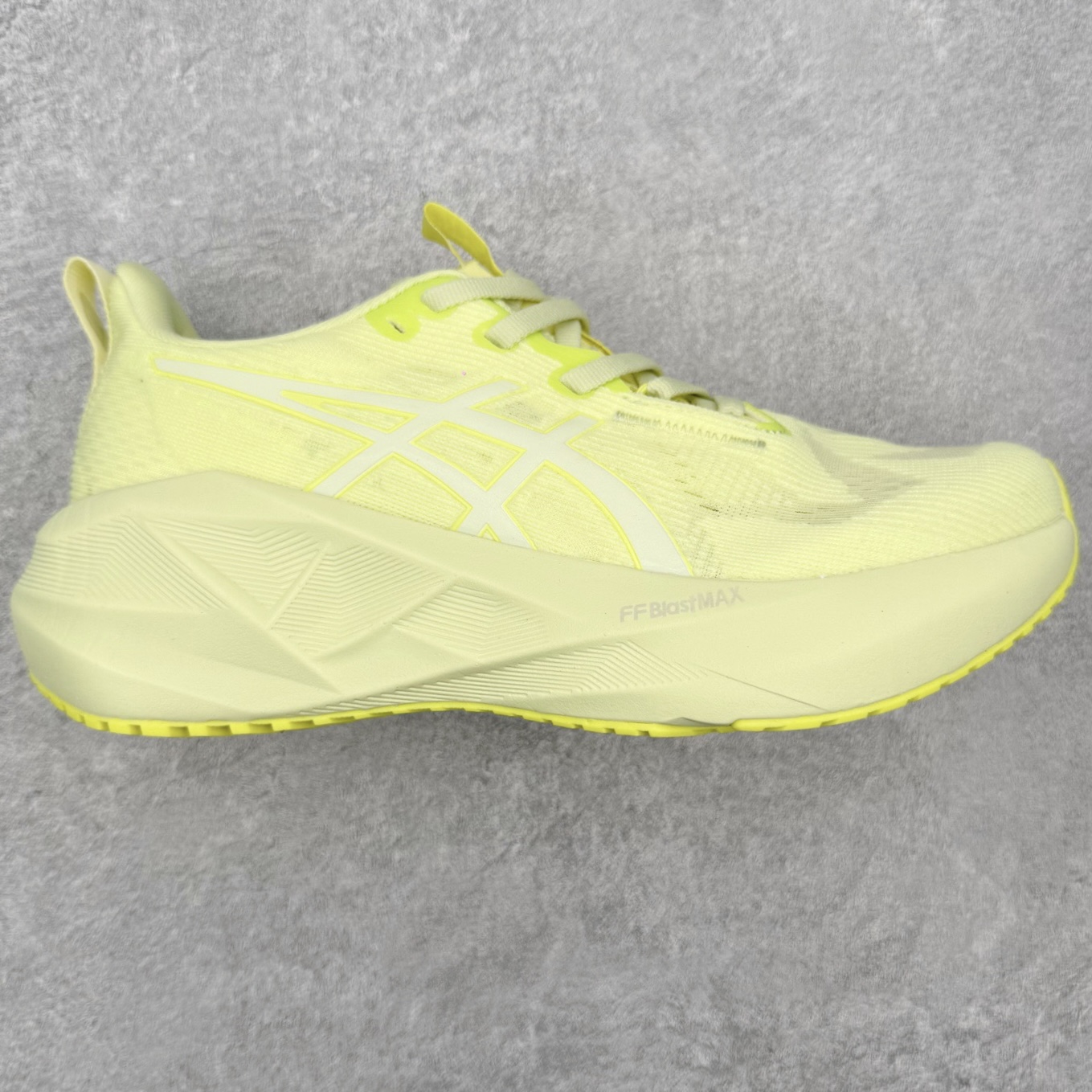 ＃XN ASICS NOVABLAST 5 舒适百搭低帮马拉松训练竞速跑步鞋 ASICS（亚瑟士）是日本