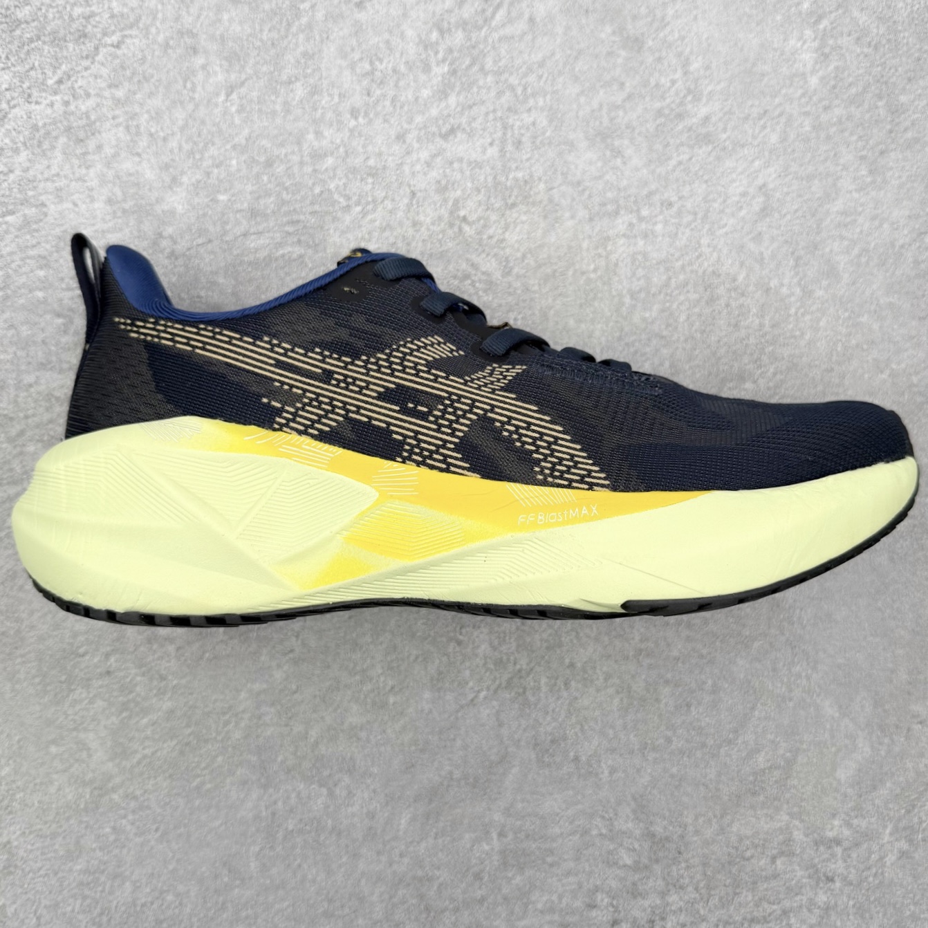 ＃XN ASICS NOVABLAST 5 舒适百搭低帮马拉松训练竞速跑步鞋 ASICS（亚瑟士）是日本