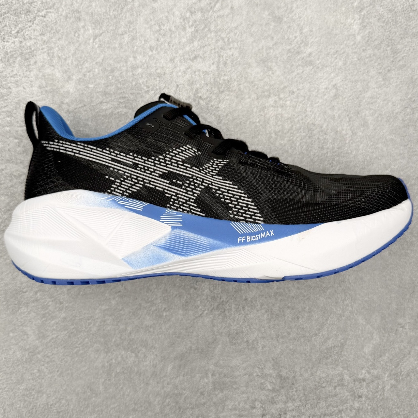 ＃XN ASICS NOVABLAST 5 舒适百搭低帮马拉松训练竞速跑步鞋 ASICS（亚瑟士）是日本