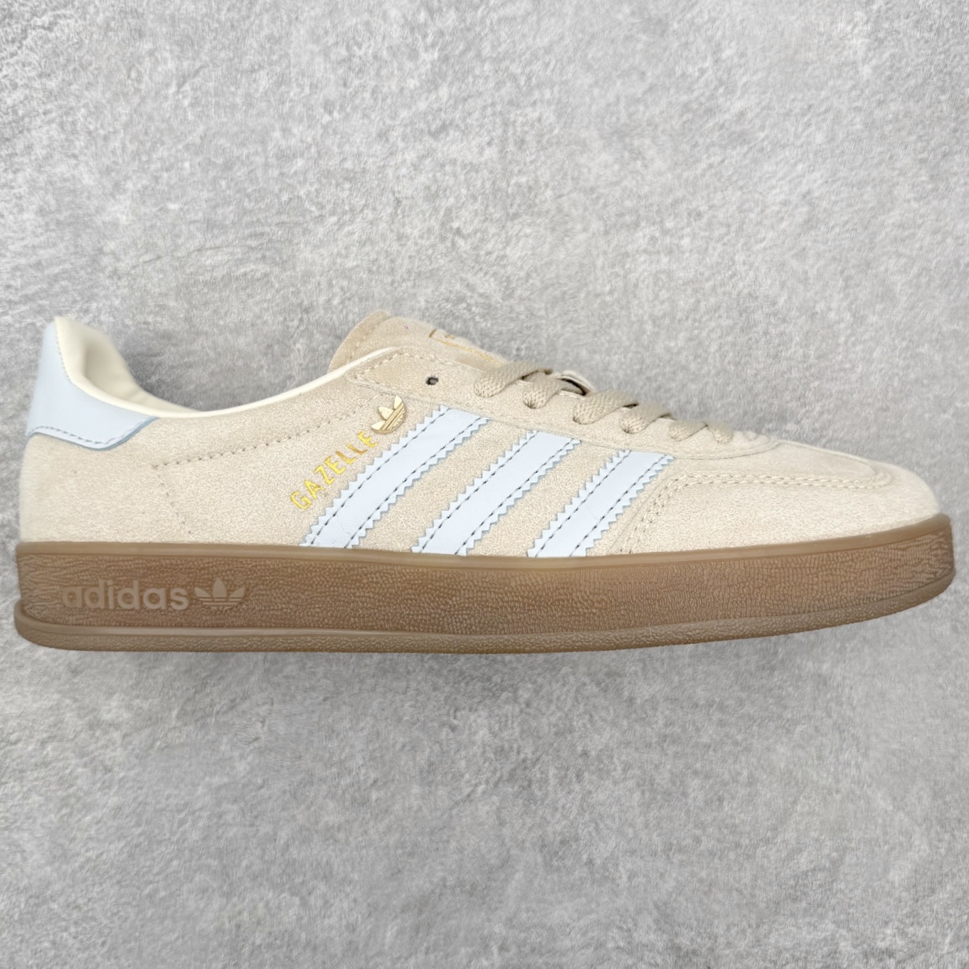 AD Gazelle Indoor Trainers 羚羊内训系列低帮复古百搭休闲运动德训风板鞋 JR2