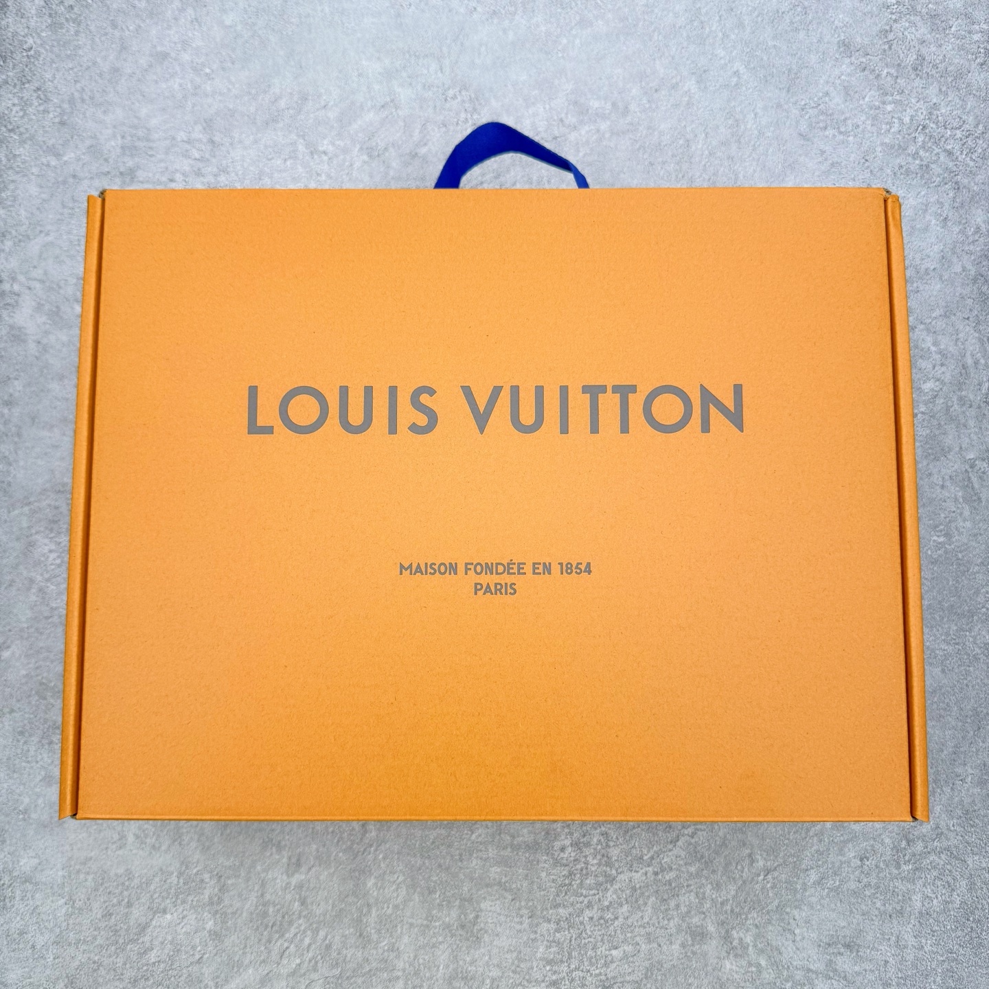 图片[20]-＃AL佛山性价比 Louis Vuitton Trainer lv时装走秀运动鞋板鞋 佛山全套纸板大底数据开发 广东标配礼盒包装配件 皮料有所替换 性价比批次 口碑实力大厂出品 出货即市场巅峰 全套原纸板楦头开发 原汁原味 完美呈现版型 原数据独家私模大底 超高清洁度 极限压缩成本 超级跑量款式 全套原楦原纸版原鞋开模 独家磨具开发男女鞋 全网最具灵魂的版型 正确原装黄色鞋盒 正确中底印花 鞋面印花3D高频深度立体 全鞋电脑针车 紧密相连 针距密度一致 环保乳胶注塑鞋垫 厚度脚感还原原版 皮面裁剪部位 统一油边封口工艺 原装橡胶大底含胶量大底组合零偏差 专柜全套包装 防尘袋 说明书 质保卡 尺码：36 37 38 39 40 41 42 43 44 45-选品中心