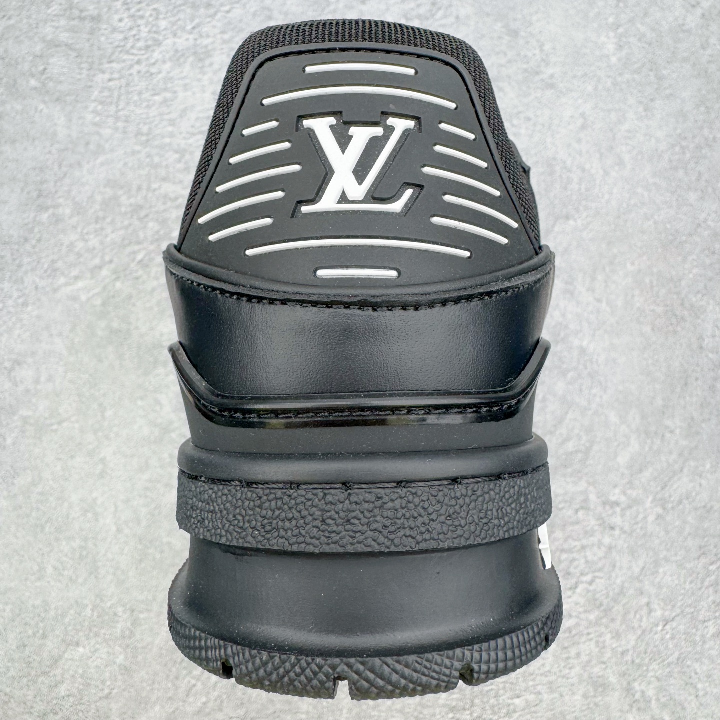 图片[8]-＃AL佛山性价比 Louis Vuitton Trainer lv时装走秀运动鞋板鞋 佛山全套纸板大底数据开发 广东标配礼盒包装配件 皮料有所替换 性价比批次 口碑实力大厂出品 出货即市场巅峰 全套原纸板楦头开发 原汁原味 完美呈现版型 原数据独家私模大底 超高清洁度 极限压缩成本 超级跑量款式 全套原楦原纸版原鞋开模 独家磨具开发男女鞋 全网最具灵魂的版型 正确原装黄色鞋盒 正确中底印花 鞋面印花3D高频深度立体 全鞋电脑针车 紧密相连 针距密度一致 环保乳胶注塑鞋垫 厚度脚感还原原版 皮面裁剪部位 统一油边封口工艺 原装橡胶大底含胶量大底组合零偏差 专柜全套包装 防尘袋 说明书 质保卡 尺码：36 37 38 39 40 41 42 43 44 45-选品中心