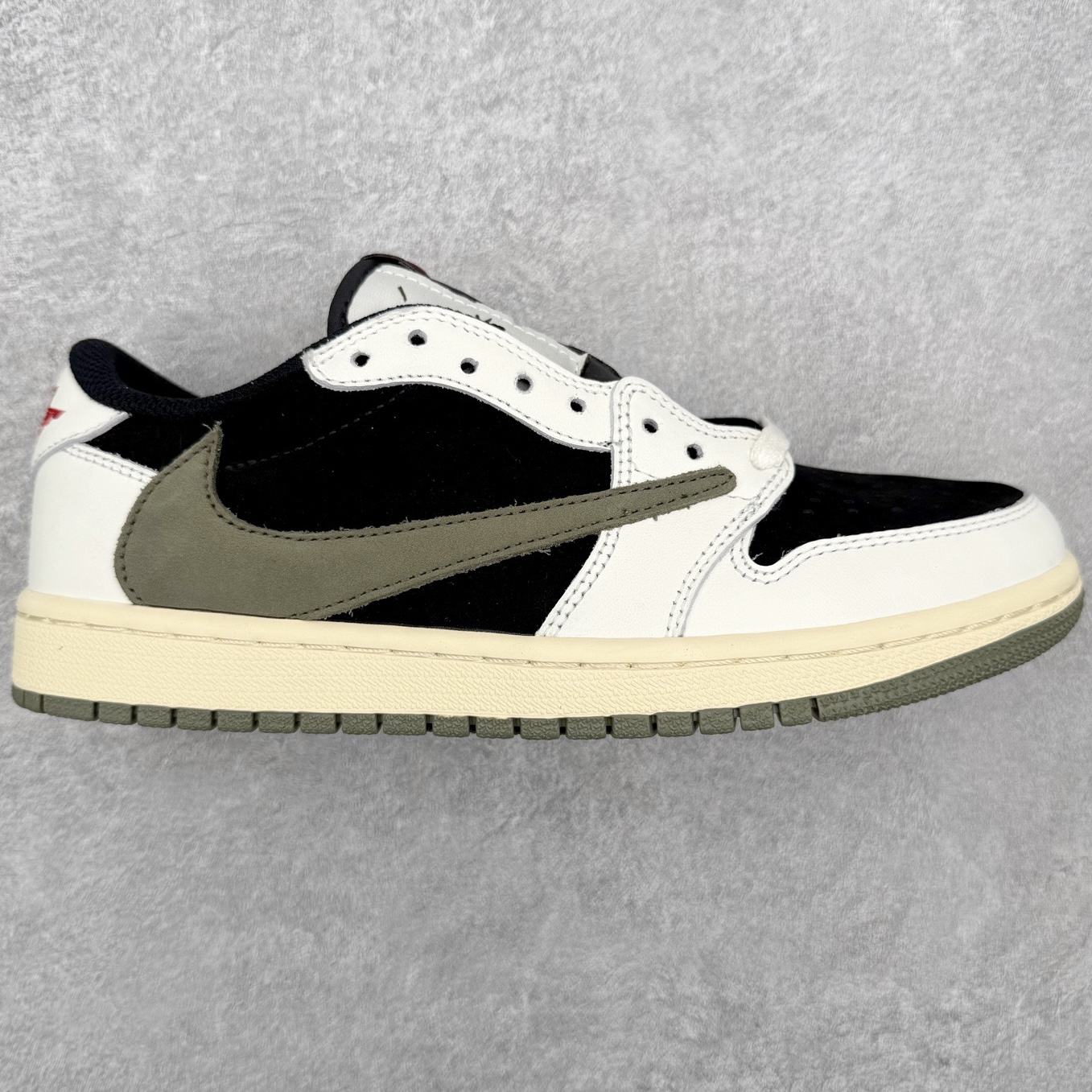 ＃FQ纯原福利 Travis Scott x Fragment x Air Jordan AJ1 Low OG SP 联名倒钩低帮系列 全套原纸板楦头开发 确保原汁原味 完美呈现倒钩版型 原档案转印油墨一体 东莞原厂磨具大底 一码一磨具拒绝假半码 绝不口嗨 细节品控鞋型随意秒杀市面3XX 4XX 原盒原配 外盒透明胶套 内侧字体 工整带凹凸感 原厂拉帮工艺 针距密度一致 后跟弧度收口自然不对折 极致一眼正品既视感 进口玻璃冲刀皮料裁剪零毛边 承诺百分百一致原鞋 全鞋电脑针车工艺 进口港宝加持 后跟自然饱满 全鞋荧光划线卡点 追求极致完美 每一双都是工艺品 多重QC质检 超越公司货的品控标准 实实在在的免检产品 尺码：35.5 36 36.5 37.5 38 38.5 39 40 40.5 41 42 42.5 43 44 44.5 45 46 47.5-选品中心