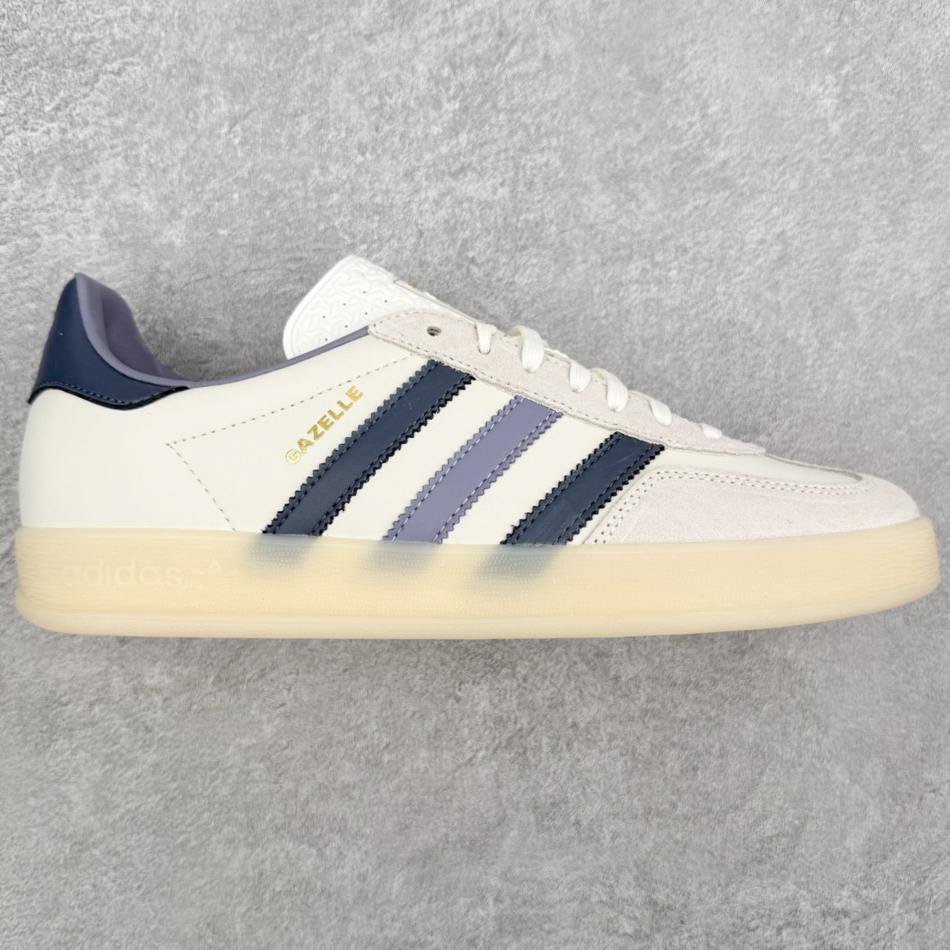 AD Gazelle Indoor Trainers 羚羊内训系列低帮复古百搭休闲运动德训风板鞋 IG1