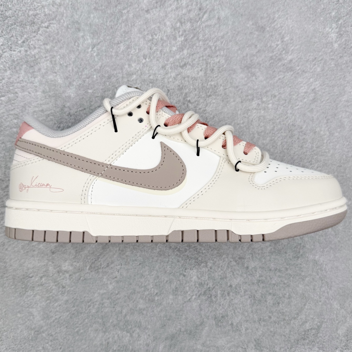 ＃YC纯原 NK Dunk Low 射手座 HF5441-100 此款鞋面以米白色为主调，如同射手座向往