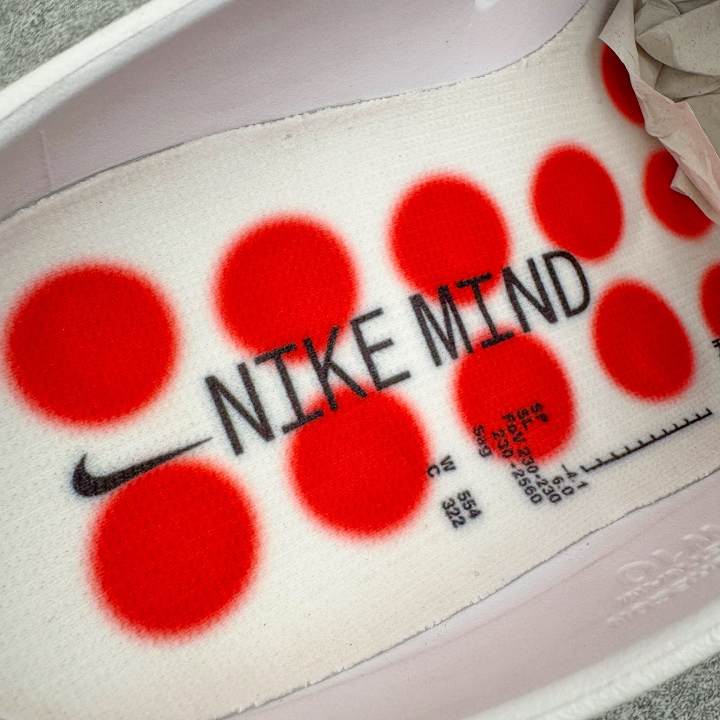 ＃GD莞产 NK Mind 001 舒适贴合科技风无特殊功能包头按摩拖鞋 白色 HQ4307-101 M
