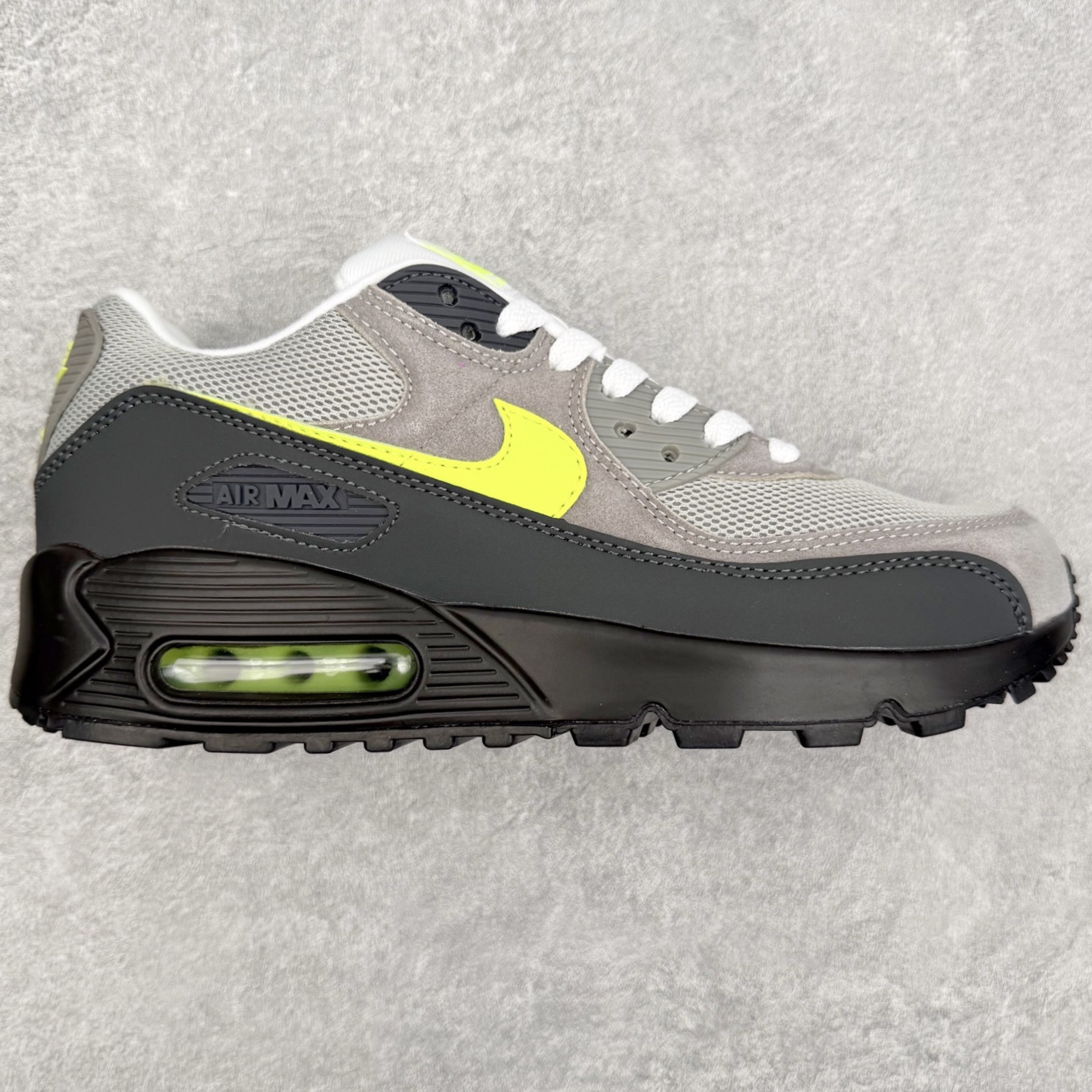 ＃MX版 NK Air MAX 90 气垫复古减震跑步鞋 IQ0289-010 经典重温 独家陆续补货 外单专供大厂出品 品质稳定 一百余色 终端操作 Air Max 90于1990年推出 来自Air Max系列 在Air Max 1的基础上改进而得 增加了气垫面积 外型上也更为流线 最特別的就是加入了菱纹塑胶嵌板 为Air Max 90增添了许多潮流气息 皮革鞋面 造就出色耐穿性和支撑力 Max Air缓震配置搭配泡棉中底 令Air Max 90轻盈而舒适 华夫格橡胶外底 铸就Air Max 90非凡的抓地力 而Air Max 90不仅是一双跑鞋 它成功跨越了时间的演进 成为了球鞋文化与潮流圈中最熟为人知的鞋款之一 尺码：36 36.5 37.5 38 38.5 39 40 40.5 41 42 42.5 43 44 44.5 45-选品中心