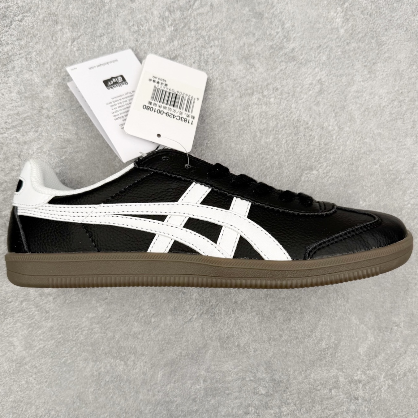 图片[5]-Asics Onitsuka Tige Tokuten 亚瑟士鬼冢虎男女士复古跑鞋街拍潮鞋低帮板鞋经典款中性复古运动鞋 轻盈舒适 时尚与复古与一体 轻盈的款式 适合夏天~简单的设定配合修长的线条 全鞋身均以麖皮打造 散发着日本新一代的潮流品味 无论配衬任何造型都能胜任 Tokuten 精神来自80年代的室内用鞋 T-TOE前足补强设计 环状中底底部结构 橡胶大底元素 防滑耐磨的同时保持着鞋子的轻盈 并提供良好牵引力 脚感柔软舒适 长时间行走也不会觉得脚部不适 经典复刻款 休闲百搭 中性款男女都可穿 尺码：36 37 37.5 38 39 40.5 41.5 42 42.5 43.5 44 45-选品中心