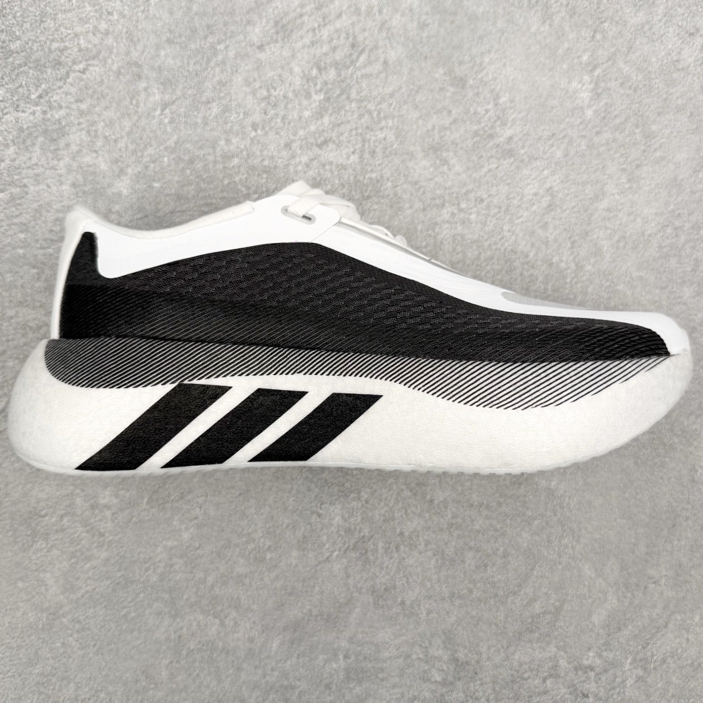 AD Hyperboost Edge 爆米花缓震舒适贴合跑步鞋 在 BOOST 之前冠以了 “HYPER