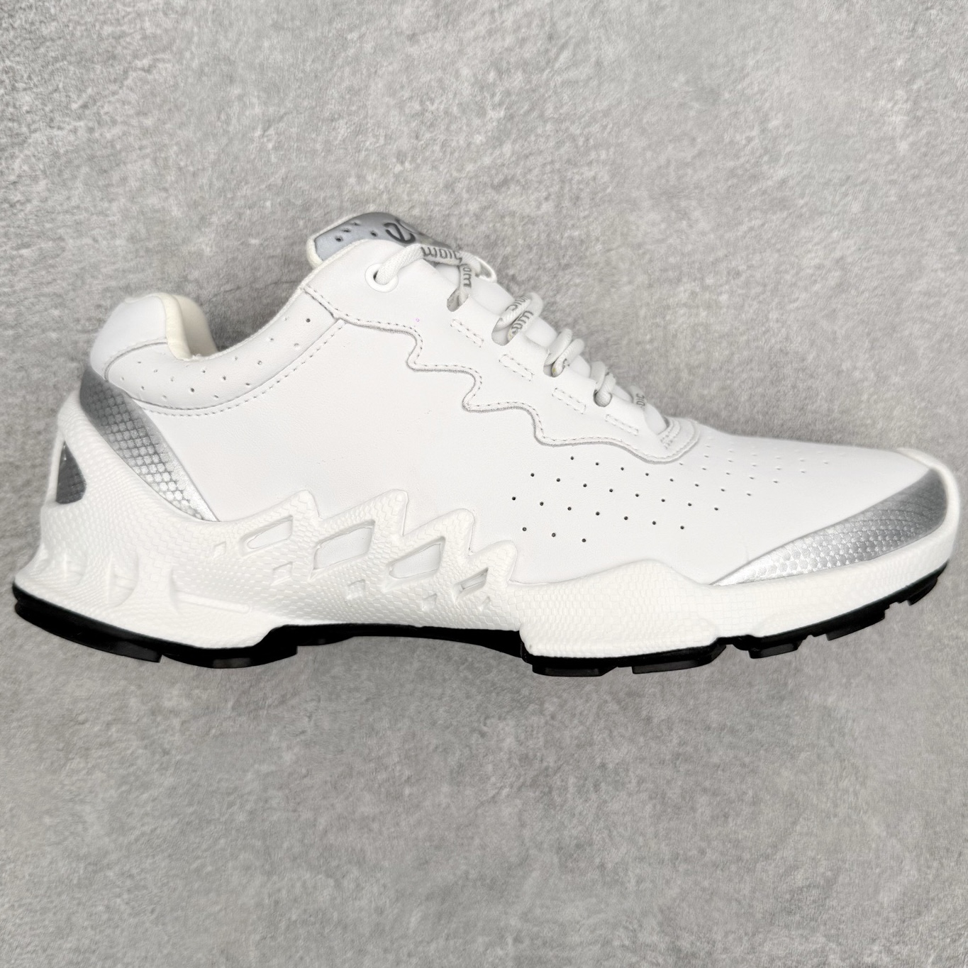 ECCo爱步 Biom C Trail 时尚简约牛皮减震耐磨低帮休闲跑步鞋 ECCO以三大核心特征为依托