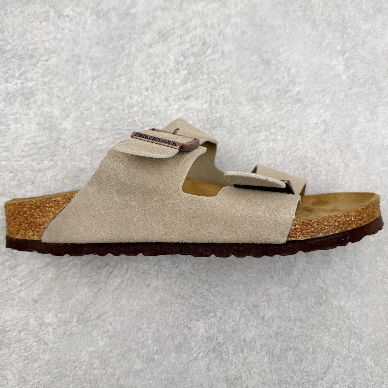 ＃福利特价‼️Birkenstock Arizona 系列勃肯皮革绒面双扣时尚凉拖鞋 牛皮绒面革质地柔软