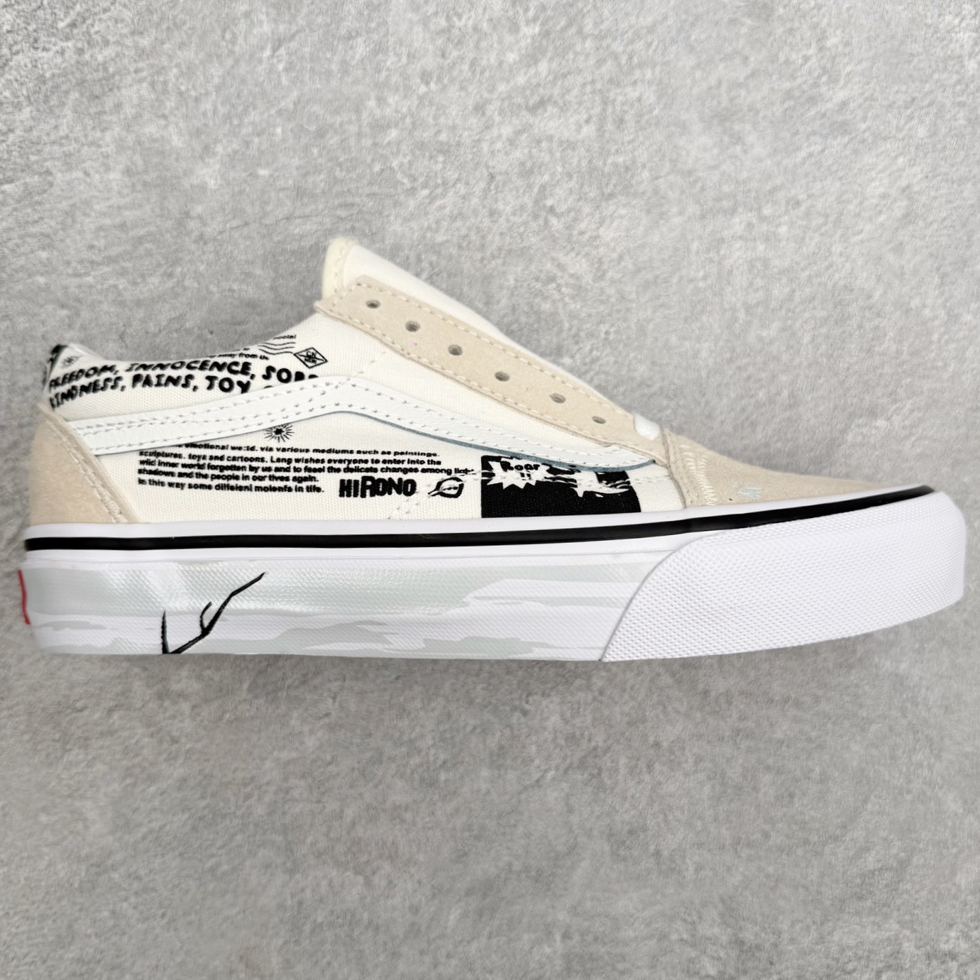 Vans Old Skool x Hirono泡泡玛特 小野联名 复古米白涂鸦鞋身采用麂皮搭配牛仔帆布面