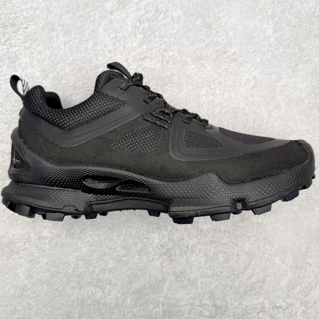 ECCo爱步 Biom C Trail 时尚简约牛皮减震耐磨低帮休闲跑步鞋 ECCO以三大核心特征为依托
