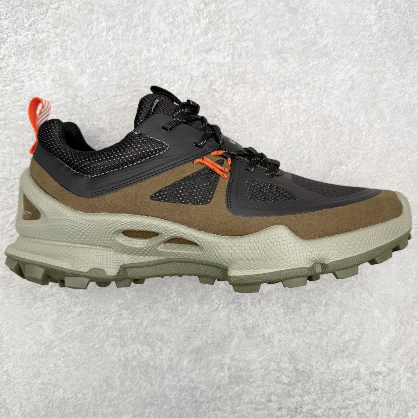 ECCo爱步 Biom C Trail 时尚简约牛皮减震耐磨低帮休闲跑步鞋 ECCO以三大核心特征为依托