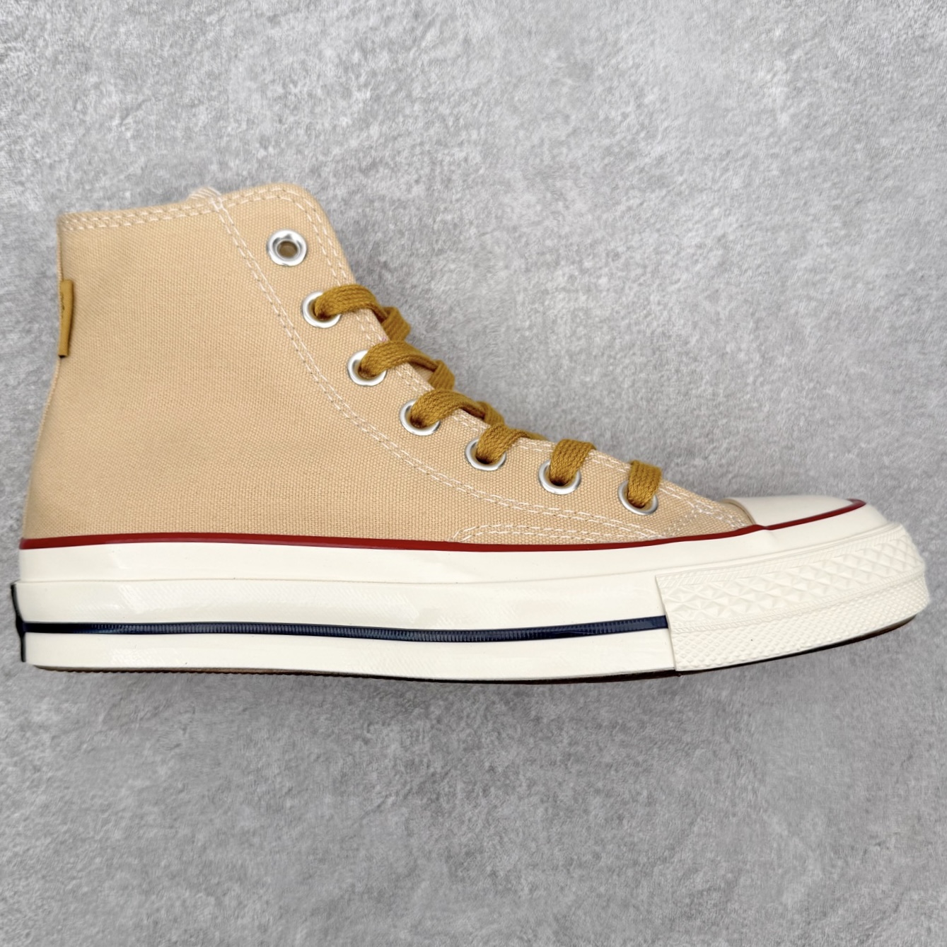 Converse Chuck 70 SNL 褐色/卡其以经典70s鞋型为基底 鞋面采用低饱和度的卡其暖调