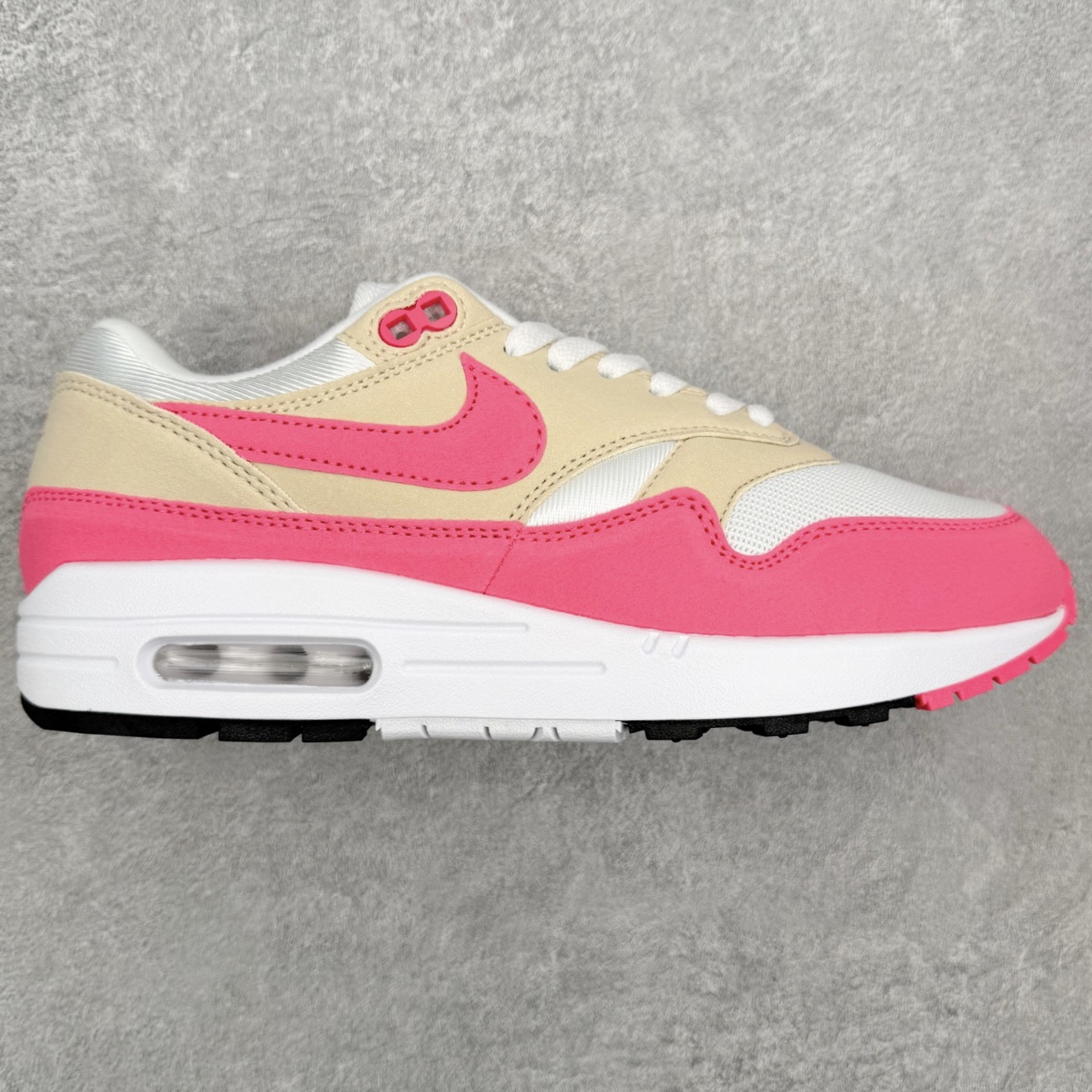 NK Air Max 1 初代复古气垫慢跑鞋 DZ2628-110 由Tinker Hatfeld和Ma