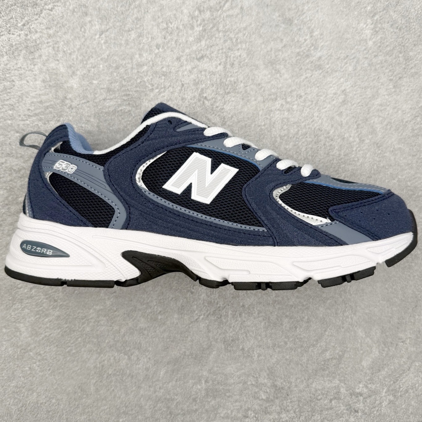 New Balance NB530 新百伦复古透气跑步鞋 抛弃过往以皮革为主的人气轮廓 以极具复古风范的