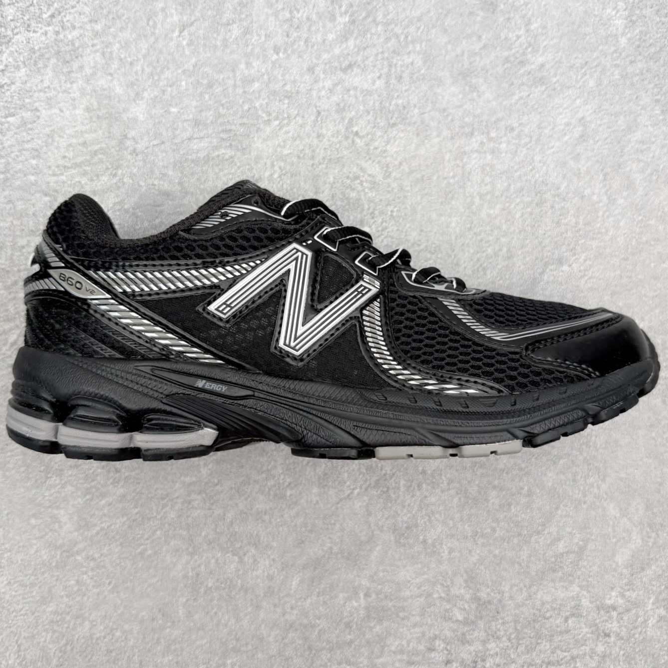 ＃福利特价‼️New Balance NB860 新百伦舒适美式复古织物皮革减震透气支撑低帮休闲跑步鞋 