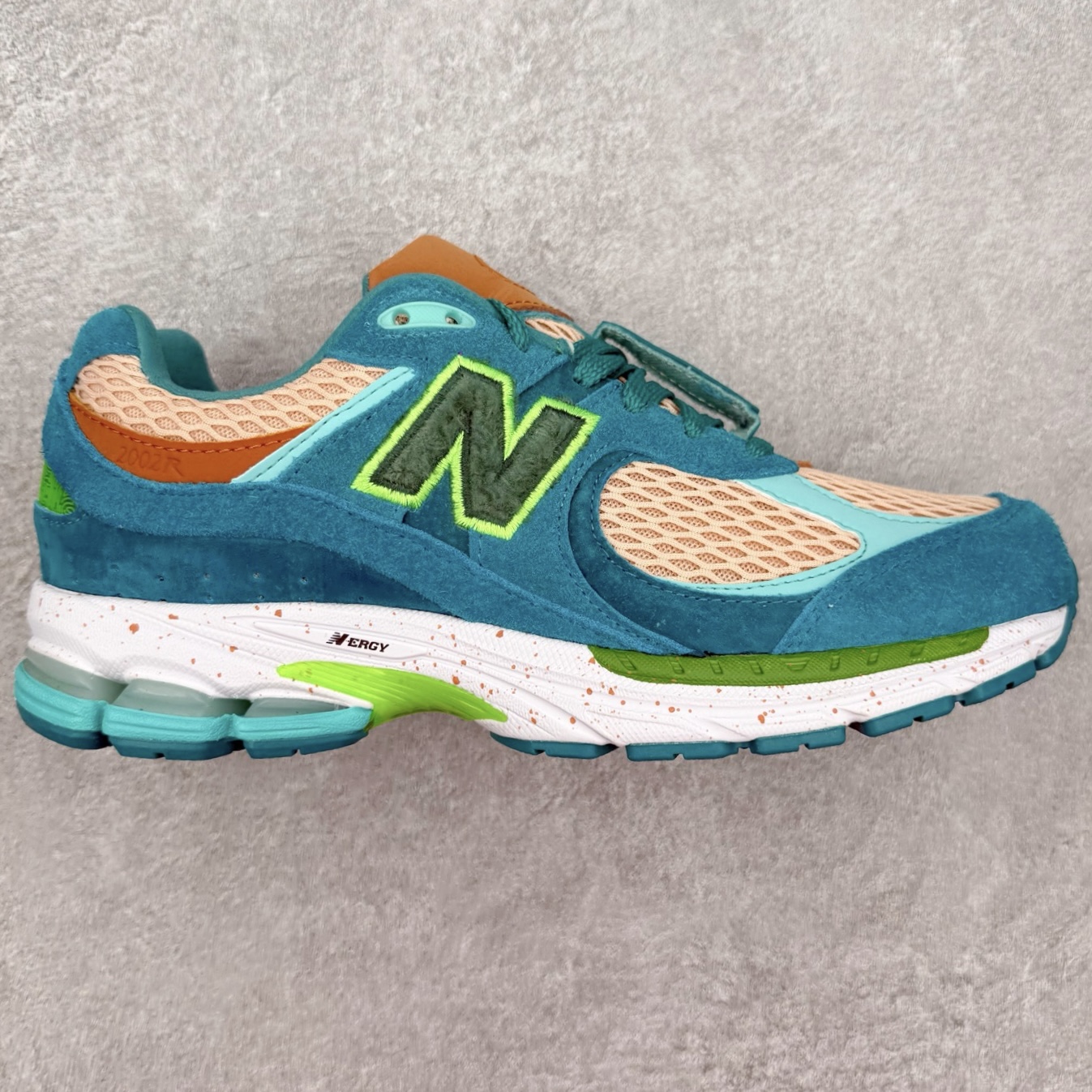 ＃纯原福利‼️New Balance NB2002系列 男女休闲慢跑鞋 必备的时髦单品之一 最新出的20