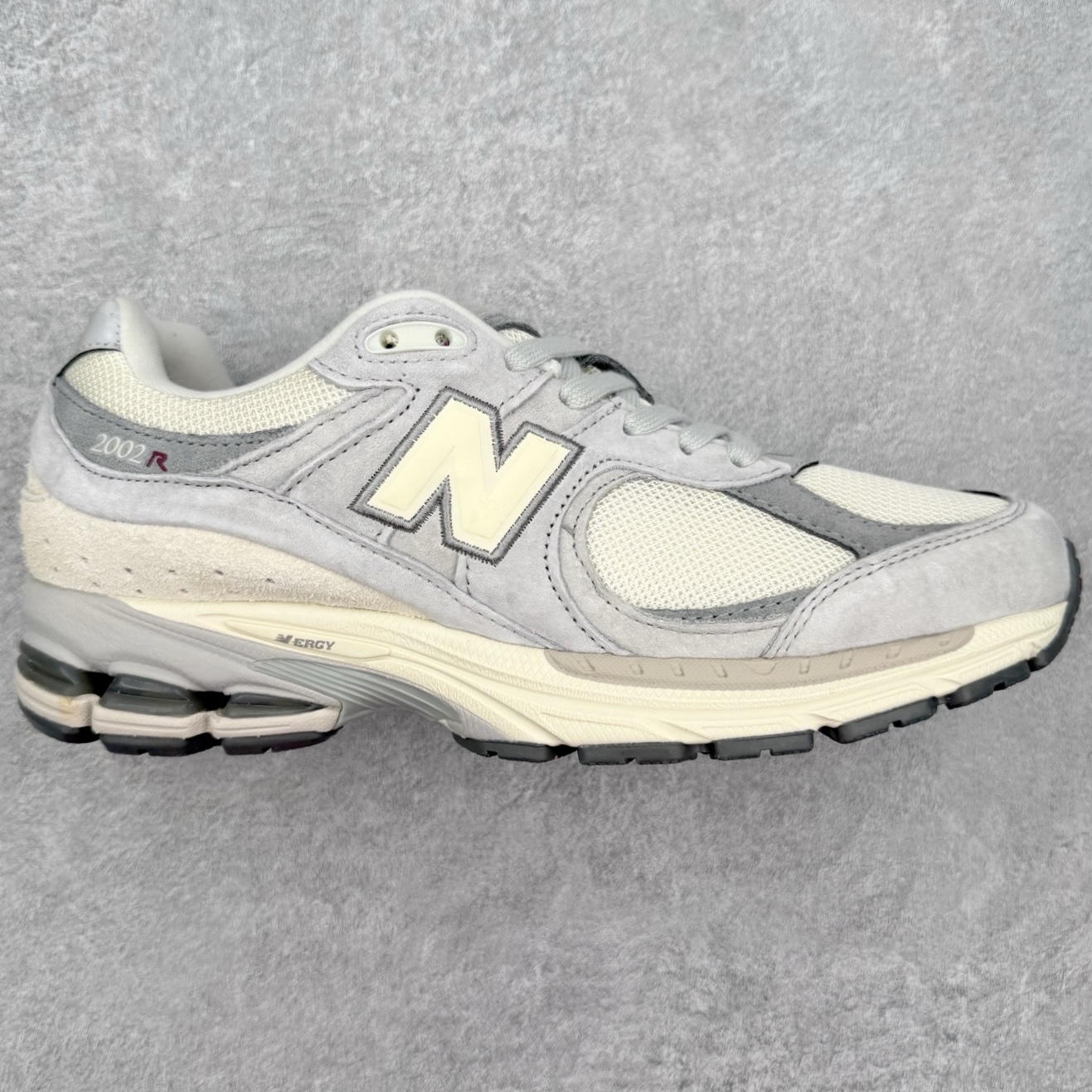 ＃纯原福利‼️New Balance NB2002系列 男女休闲慢跑鞋 必备的时髦单品之一 最新出的20