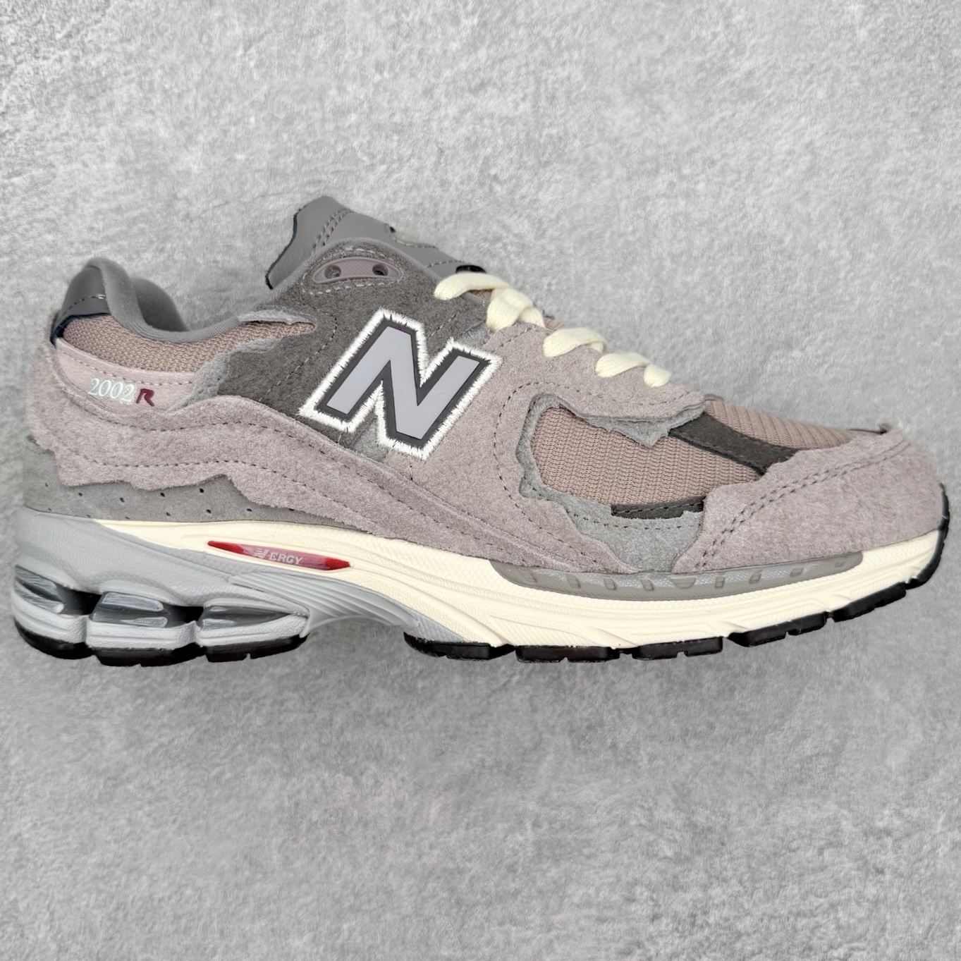 ＃纯原福利‼️New Balance NB2002系列 男女休闲慢跑鞋 必备的时髦单品之一 最新出的20